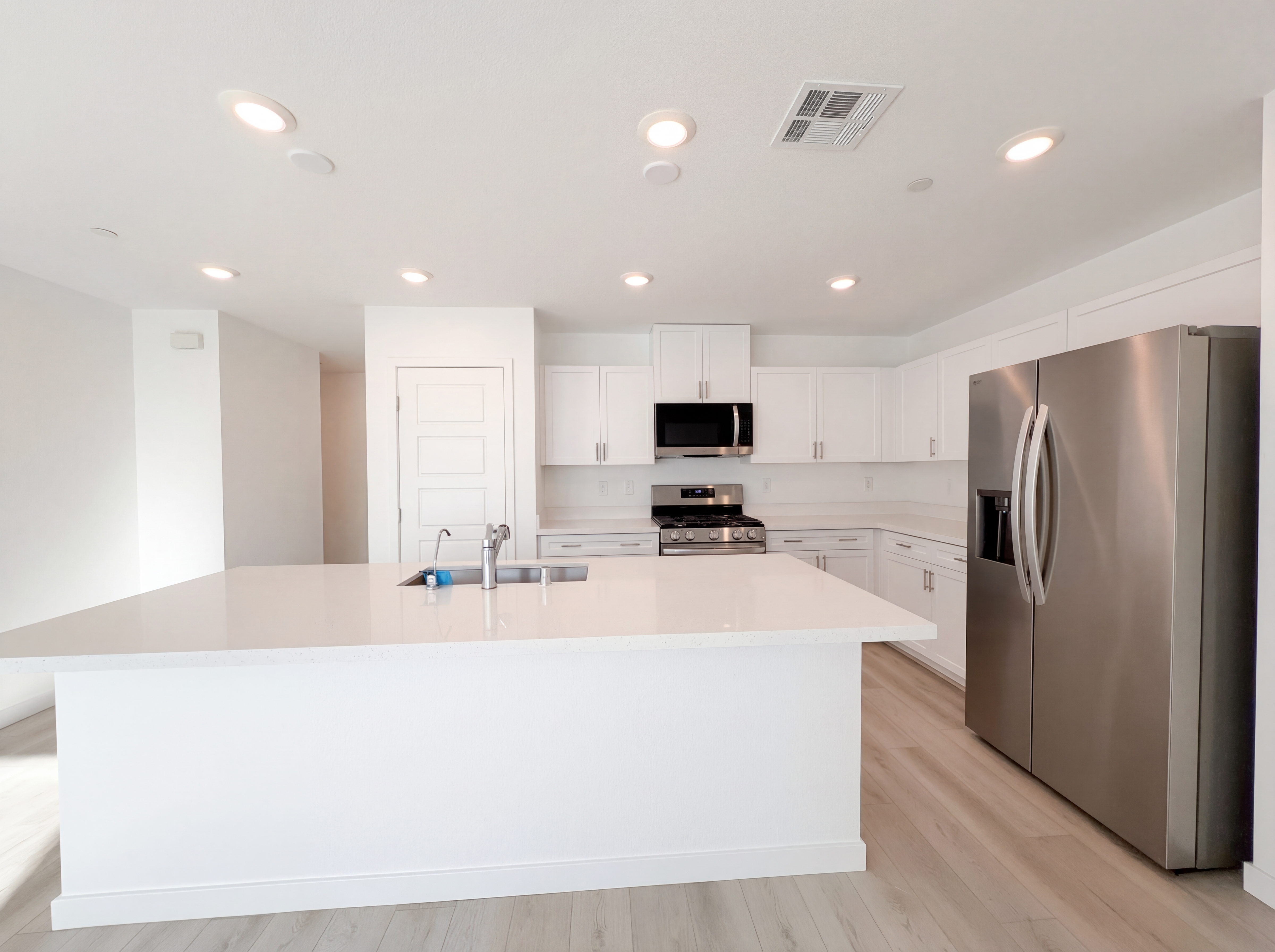 Photo 2 of 19 of 4234 Vivenda St, Las Vegas, NV