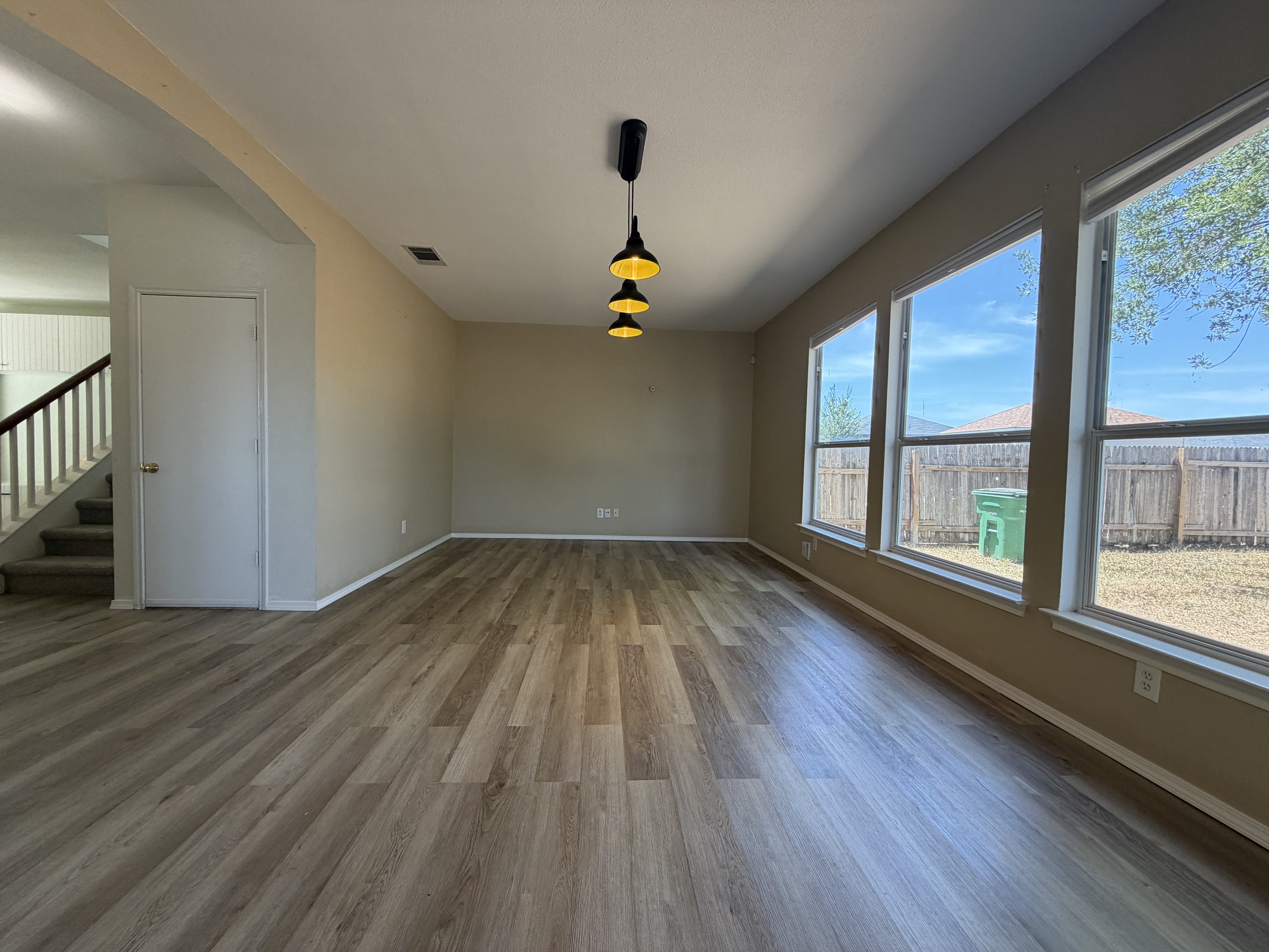 Photo 13 of 36 of 5759 Midcrown Dr, San Antonio, TX