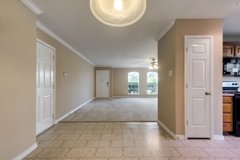 Photo 11 of 29 - 613 Rosario Ln, Haslet, TX 76052