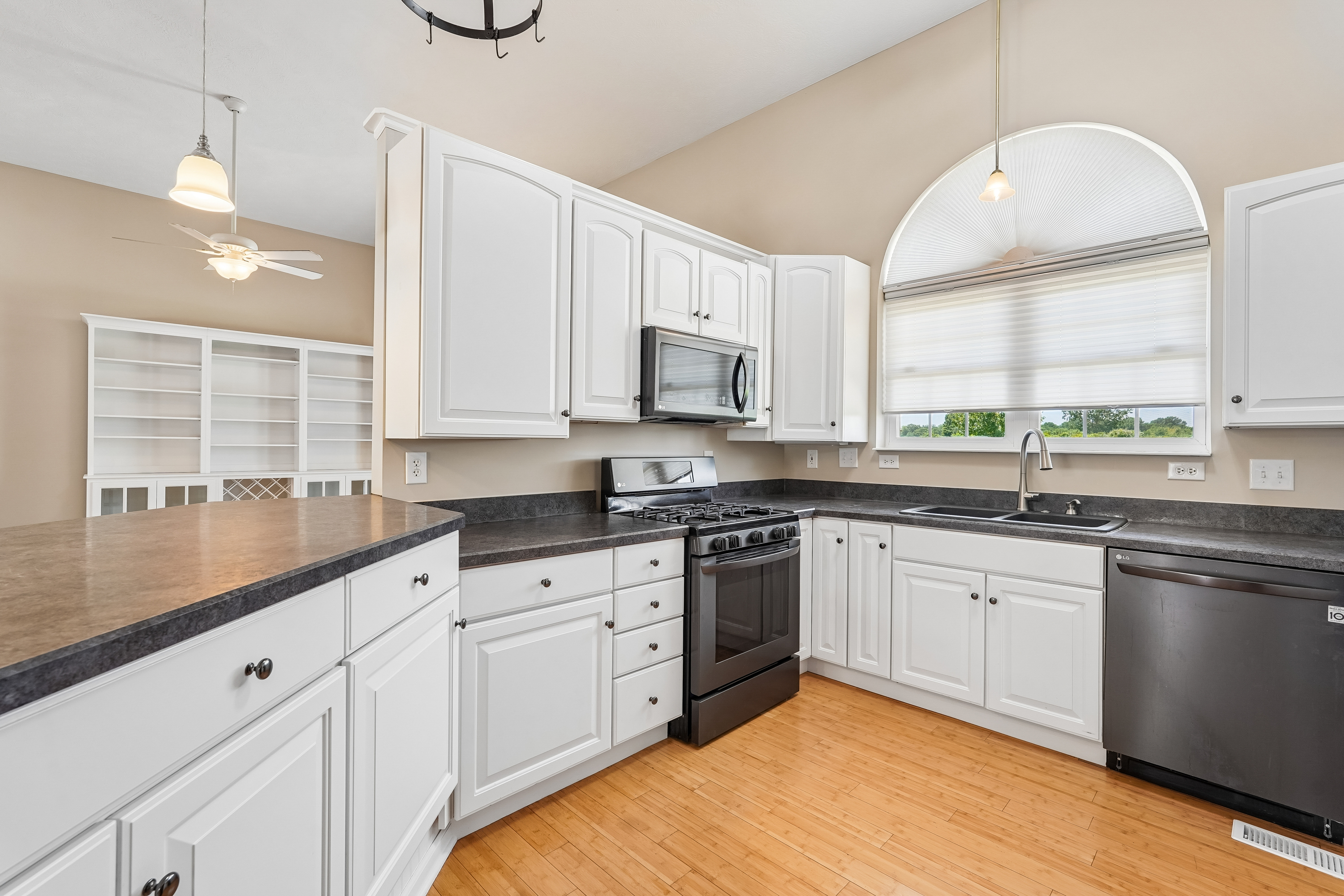 Photo 5 of 61 of 6400 Clark Rd, Sunbury, OH