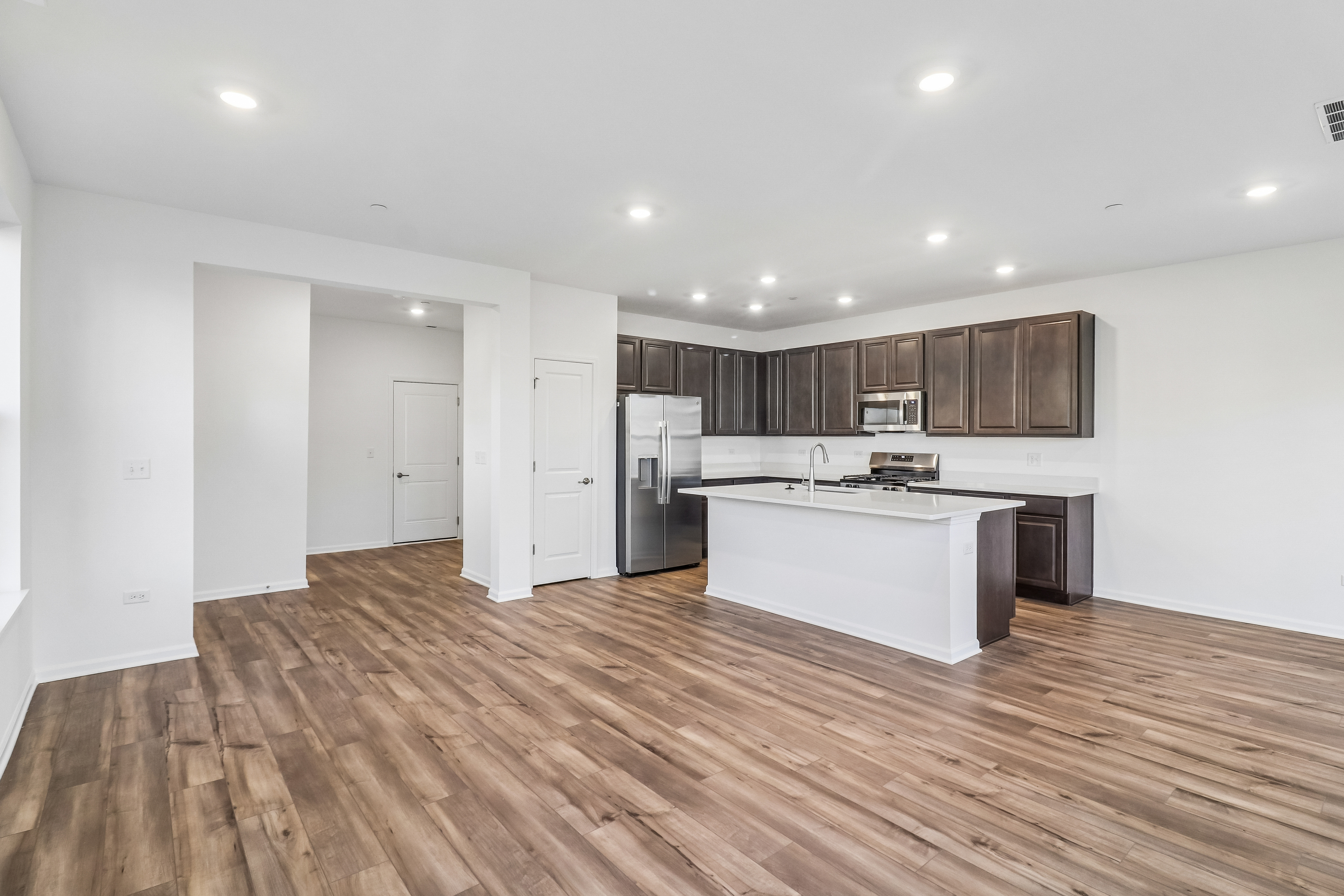Photo 6 of 28 of 643 Cassia Ct, Crystal Lake, IL
