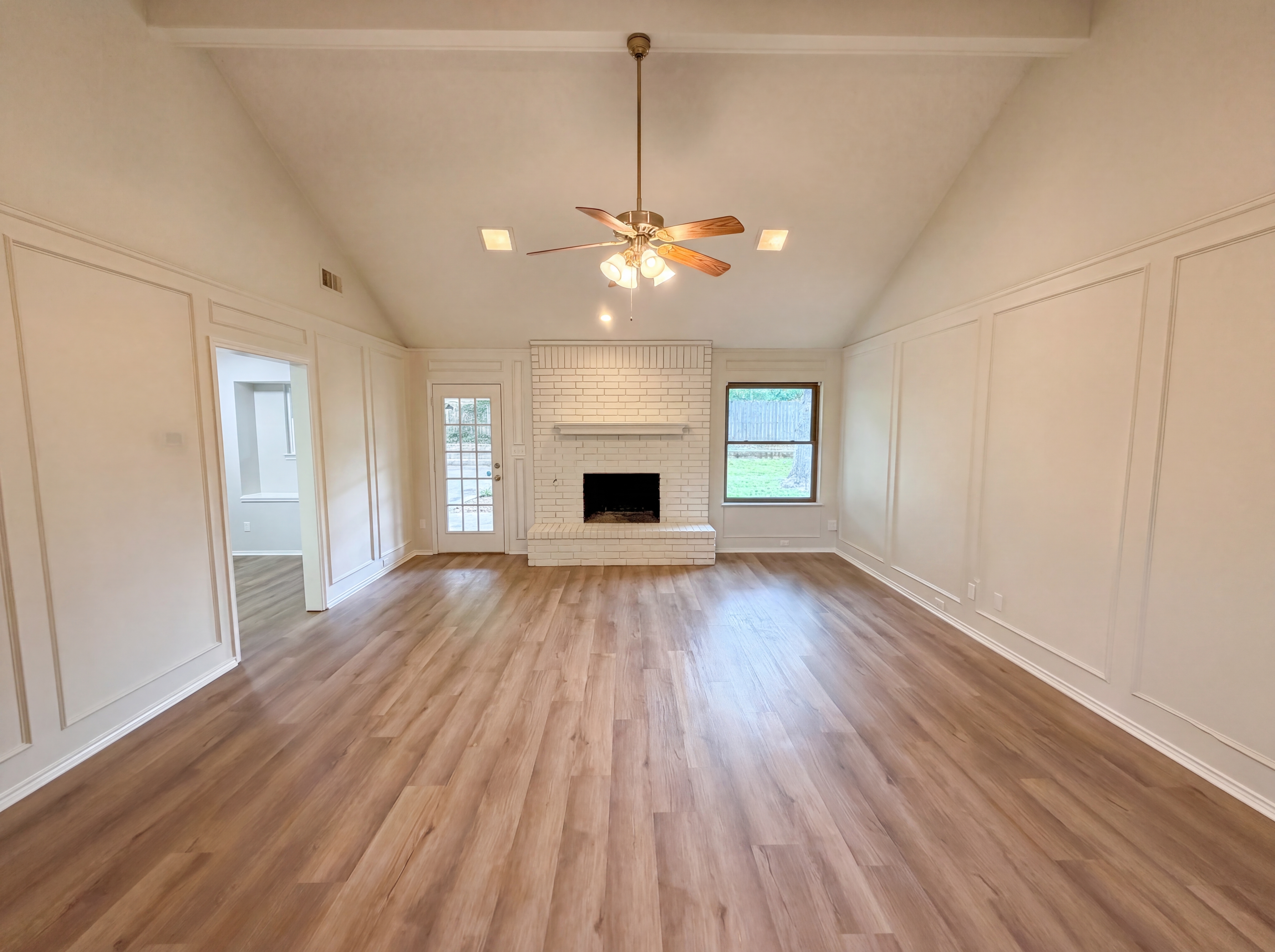 Photo 3 of 26 of 2300 Ridgewood, Bedford, TX