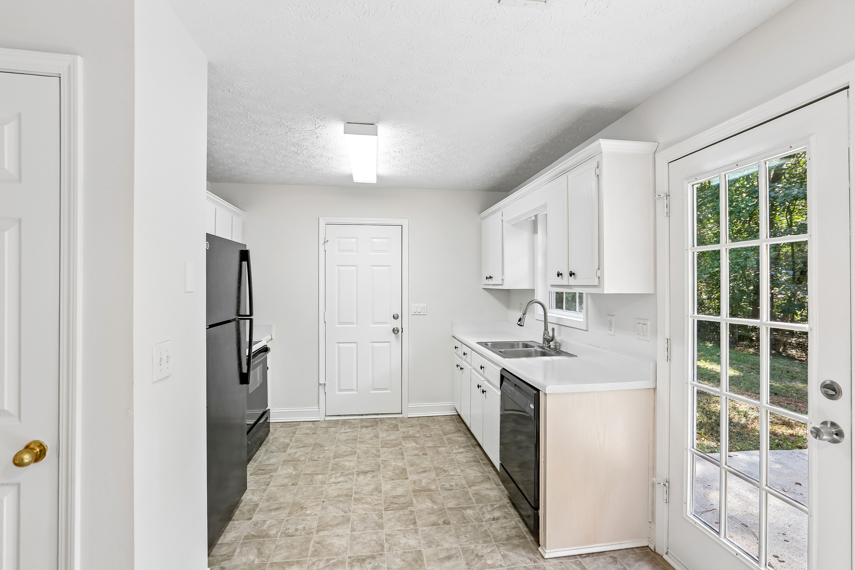 Photo 9 of 47 of 5511 Pond Mill Ct, Flowery Branch, GA