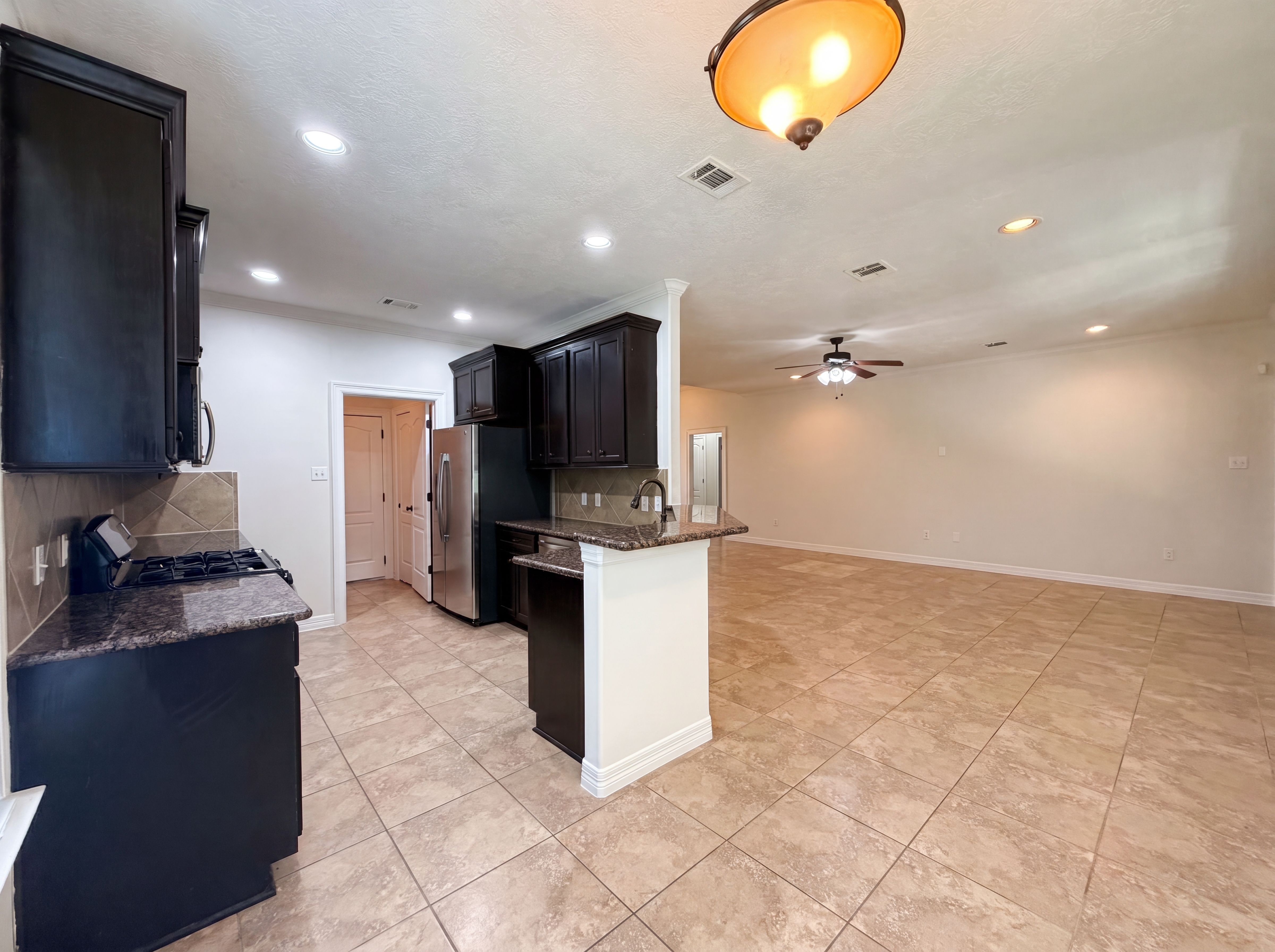 Photo 6 of 19 of 4516 White Rock St, Houston, TX