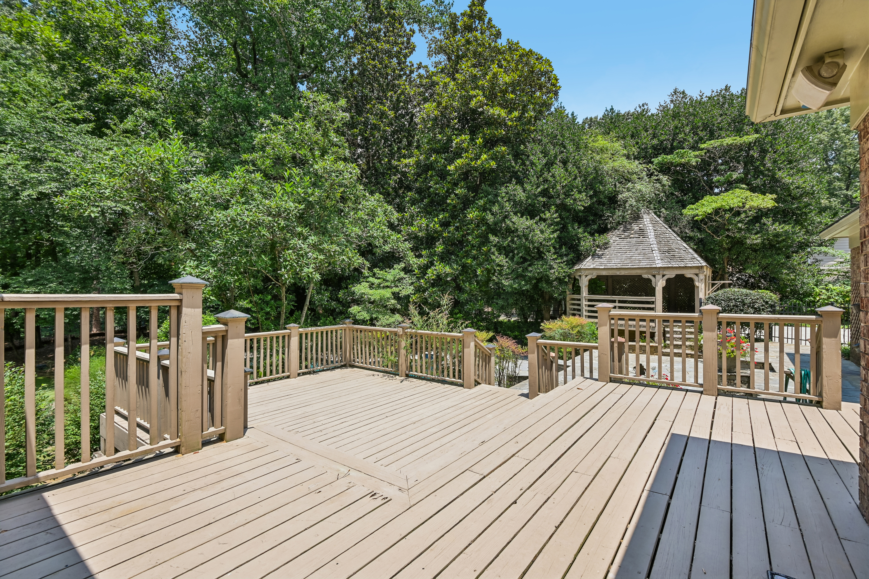 Photo 19 of 87 of 3135 Spalding Dr, Atlanta, GA