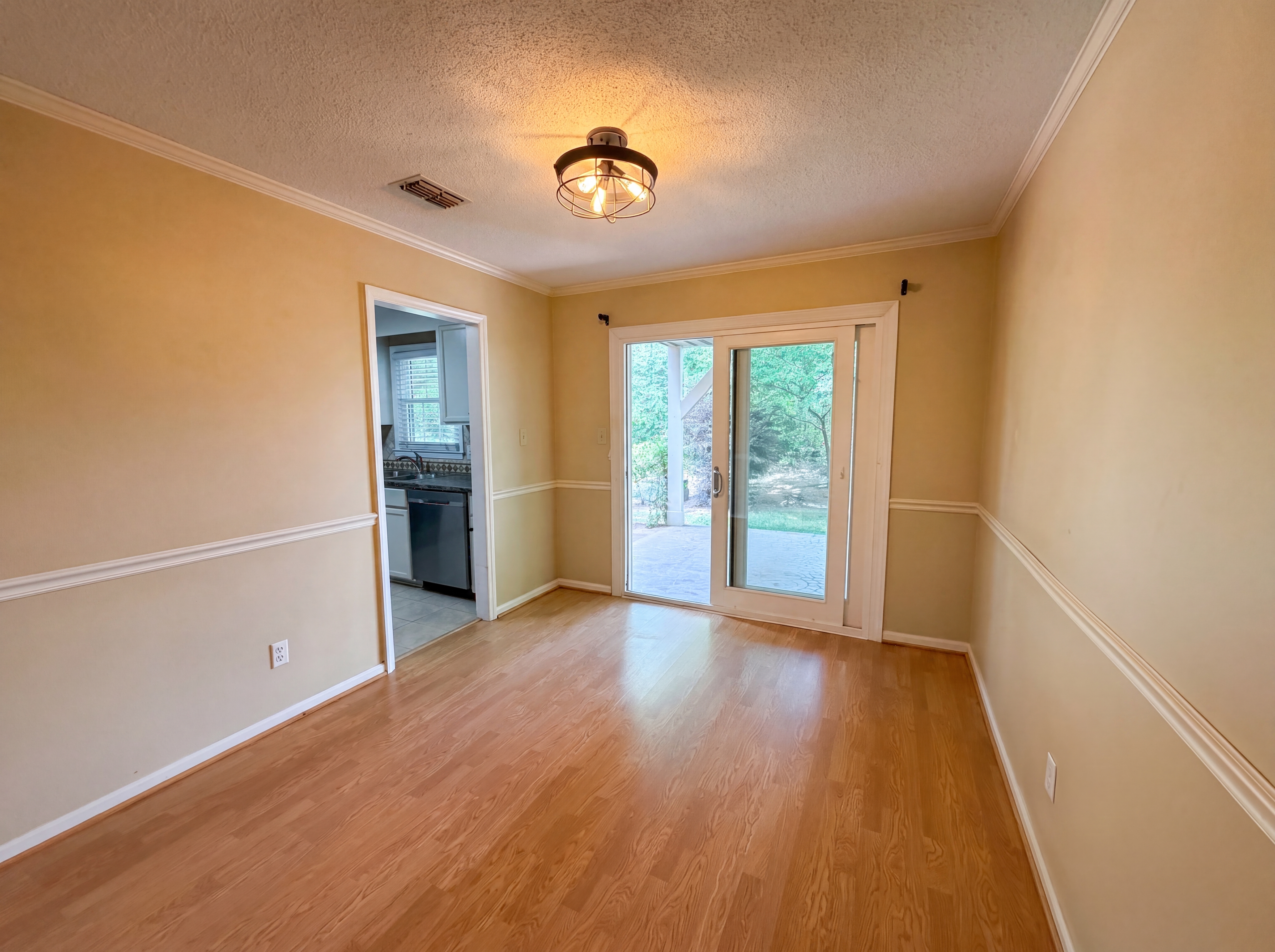 Photo 7 of 17 of 815 Jamestown Dr, Gastonia, NC