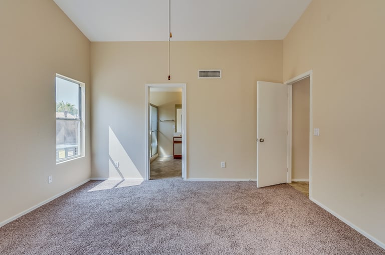 Photo 9 of 16 - 2331 S Karen Dr, Chandler, AZ 85286
