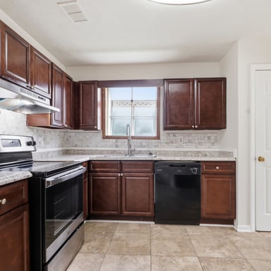 Property photo 2 of 435 Churchill Ct