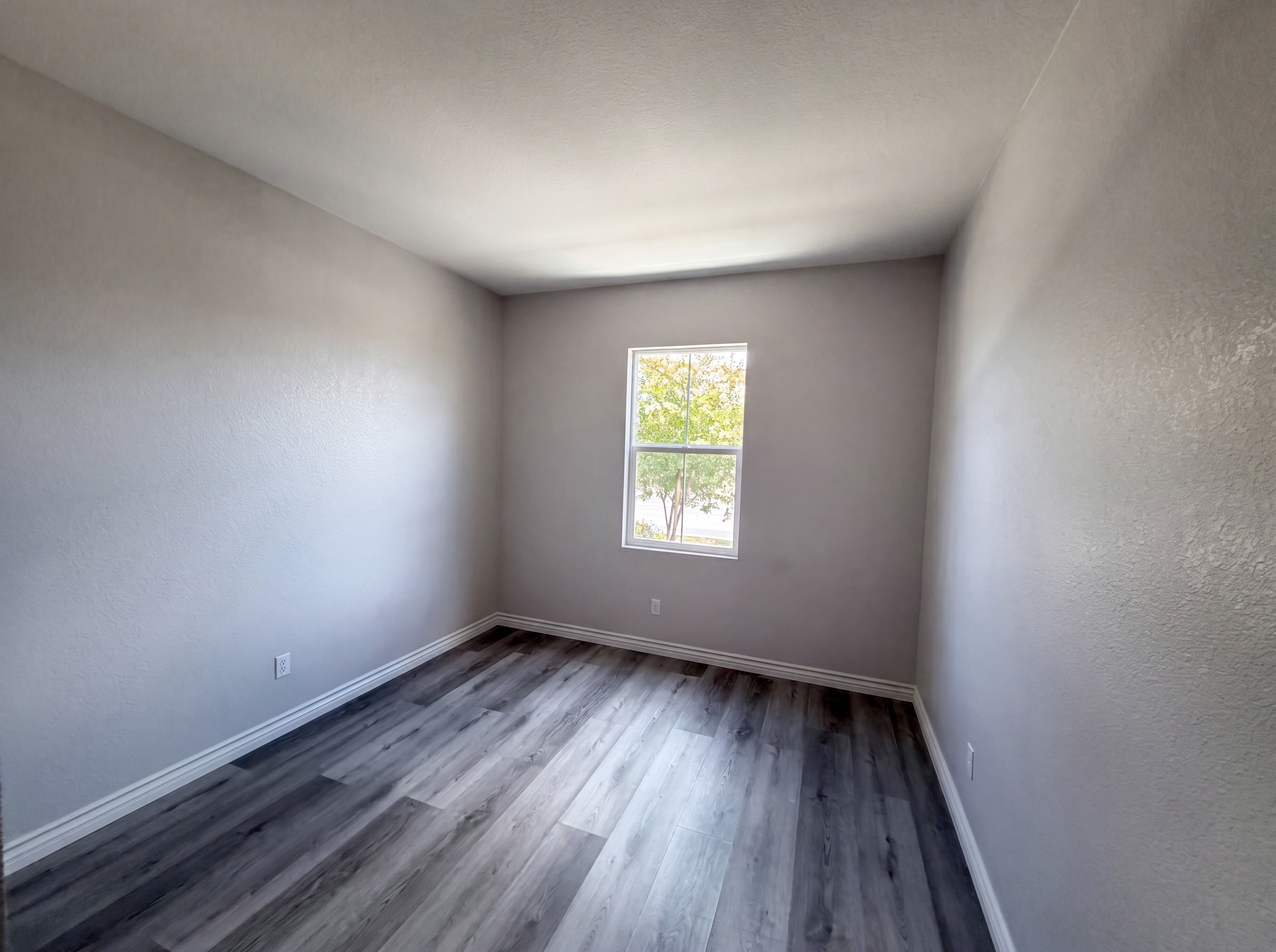 Photo 12 of 19 of 2460 Fernwood Ln, Perris, CA
