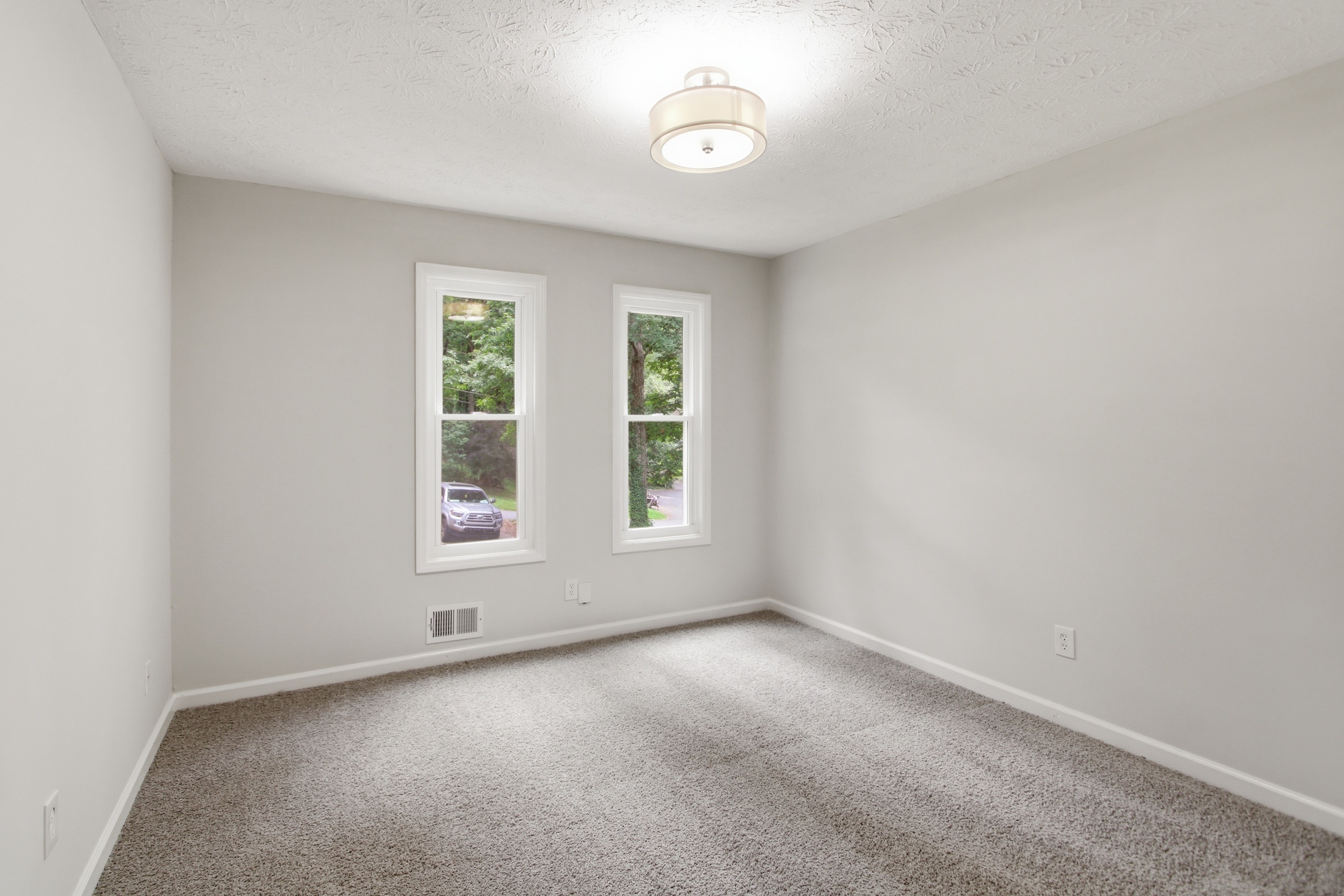 Photo 14 of 33 of 1035 Lakewood Dr, Marietta, GA