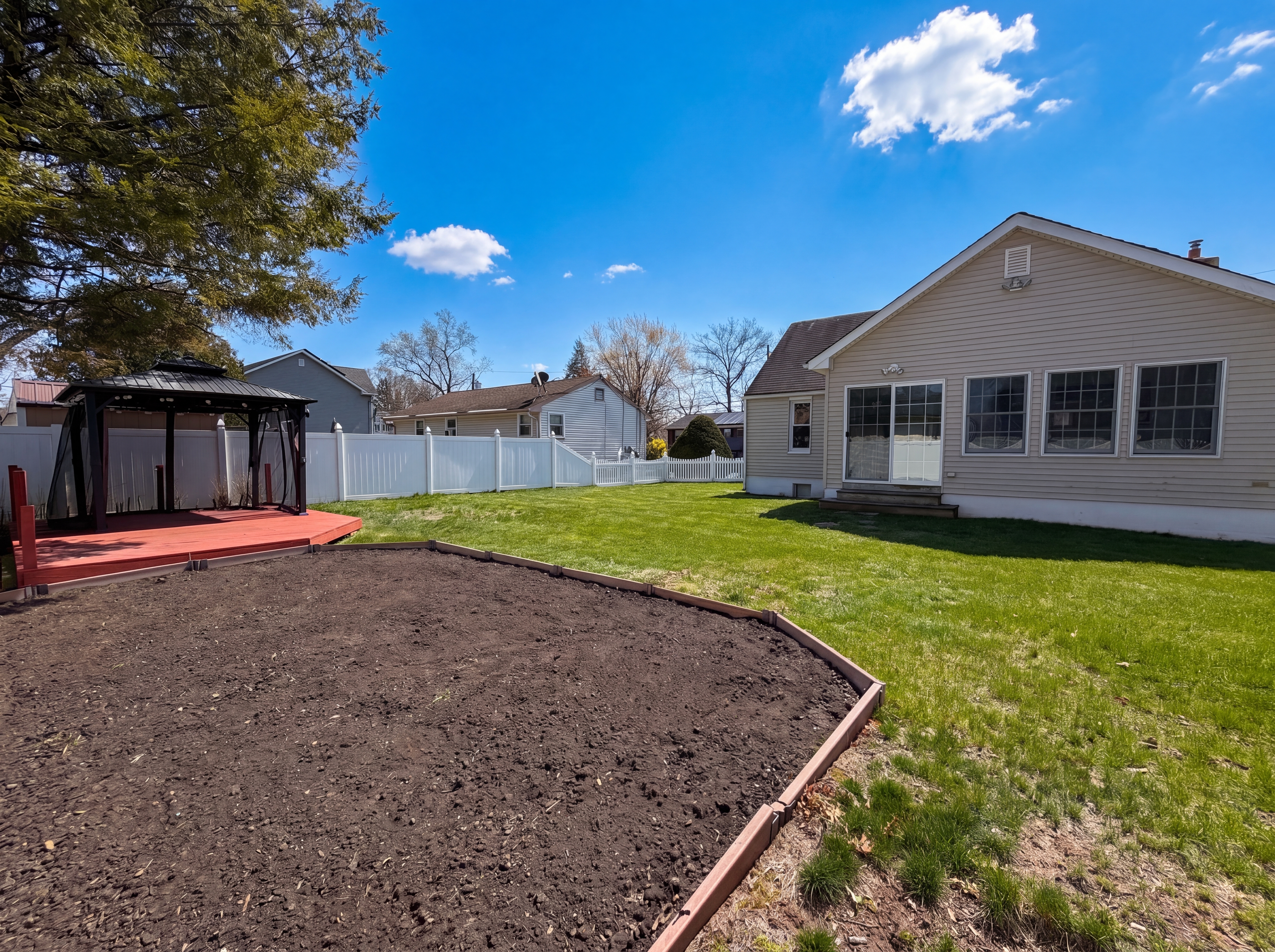Photo 10 of 26 of 1760 Cedarwood Dr, Piscataway, NJ