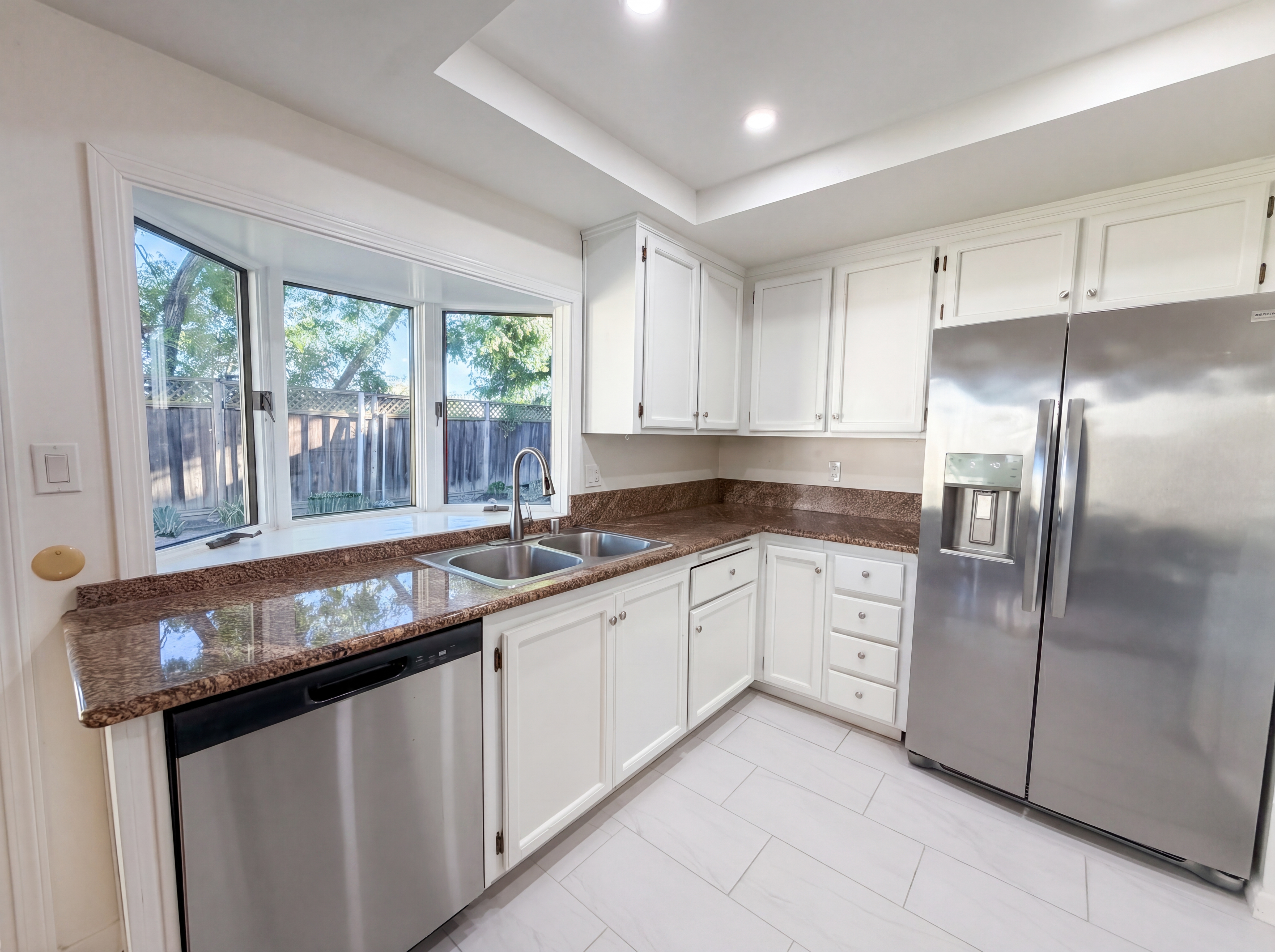 Photo 2 of 24 of 9648 Elmira Cir, Sacramento, CA