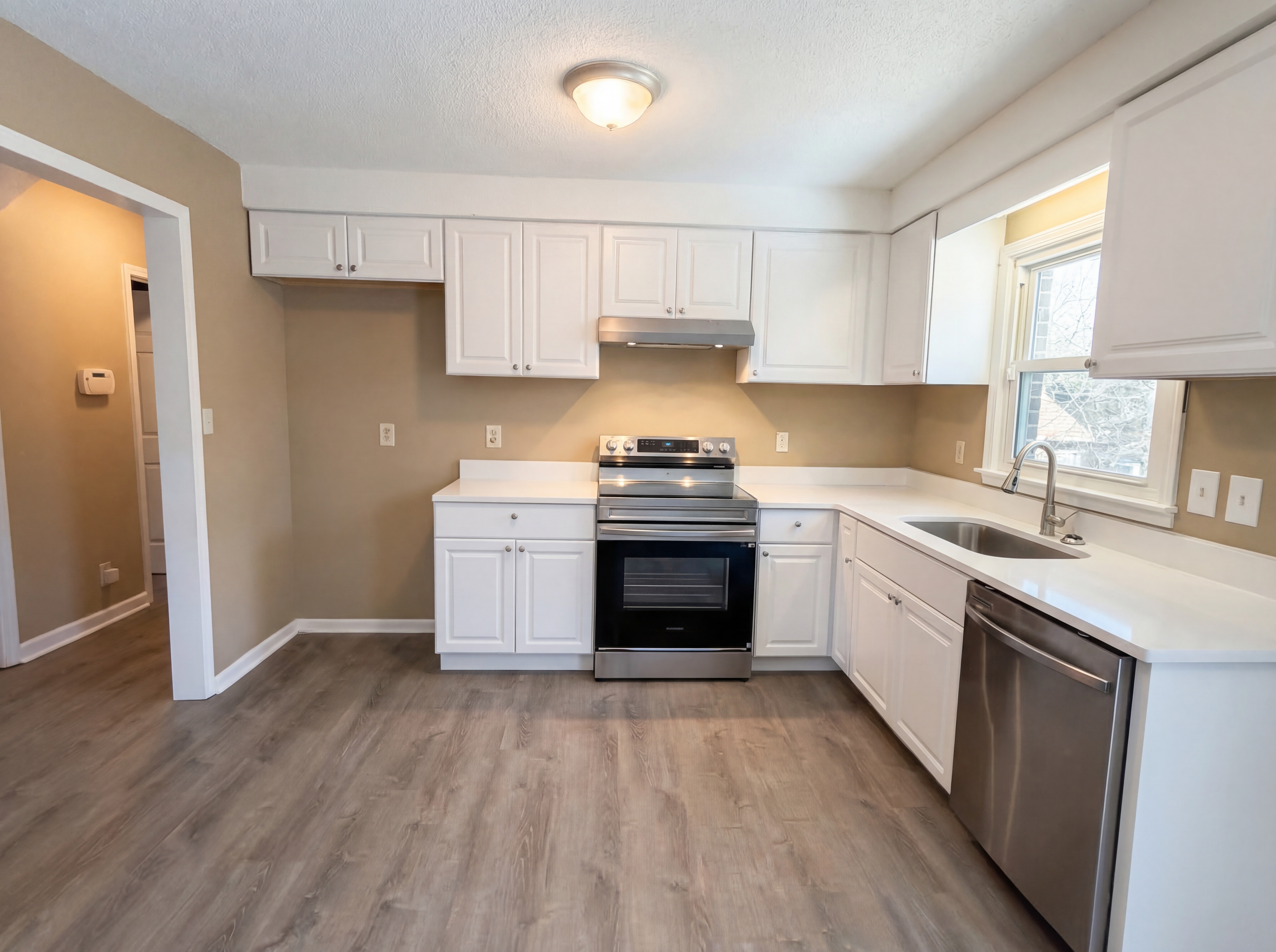 Photo 2 of 23 of 1157 Woodbridge Dr, Clarksville, TN