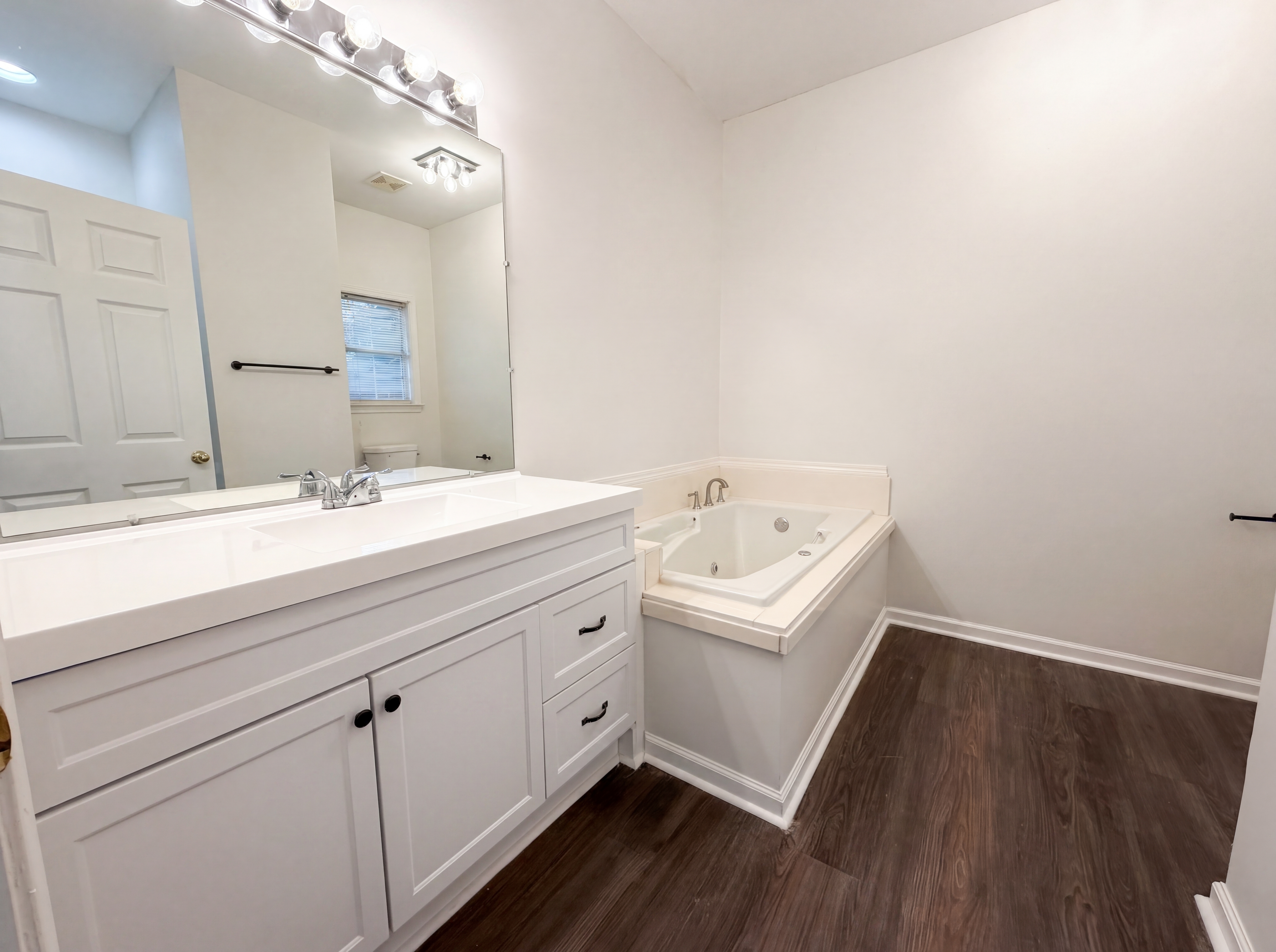 Photo 16 of 20 of 101 Cambridge Pointe Dr, Alabaster, AL