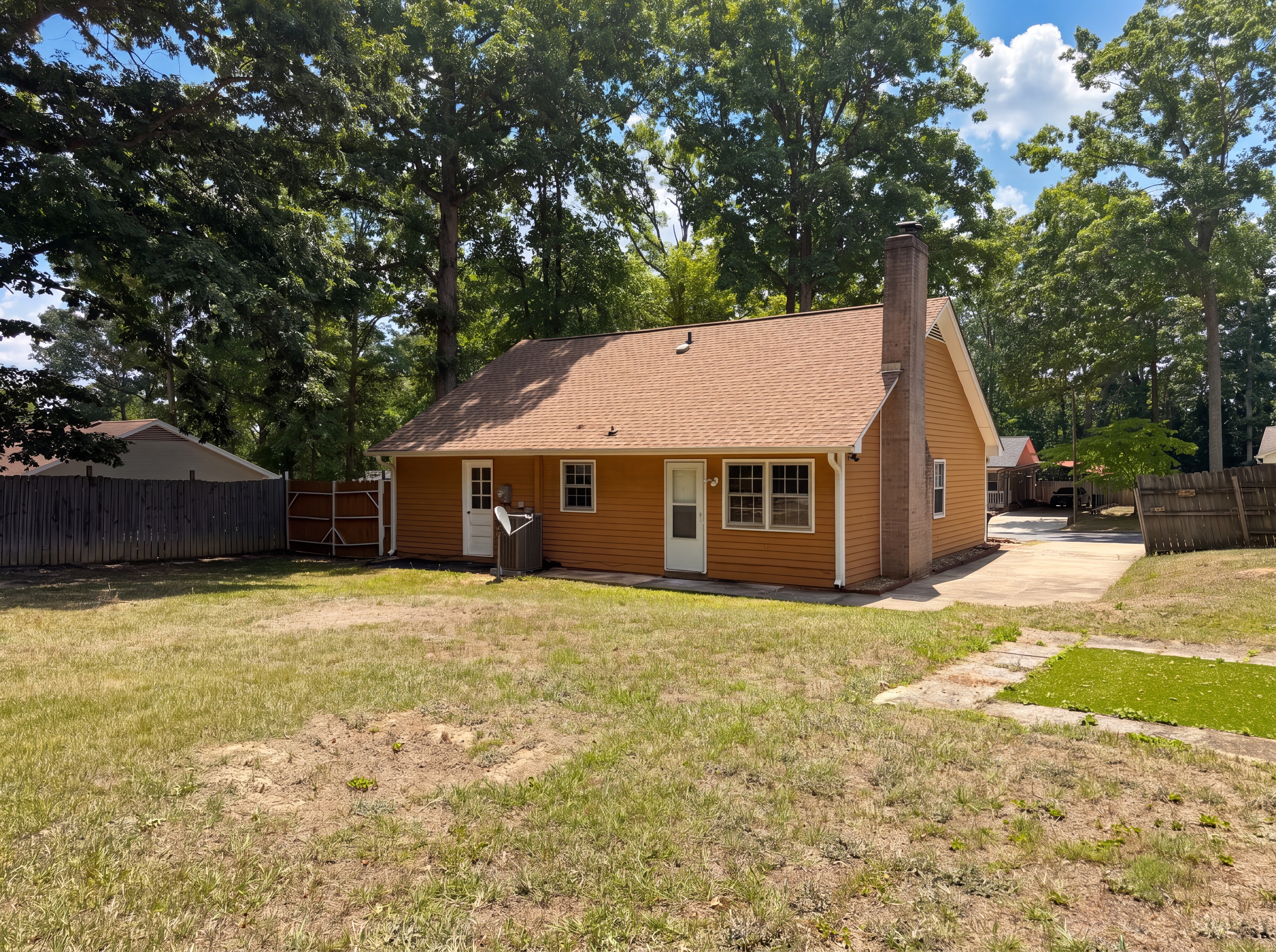 Photo 22 of 23 of 4708 Chaucer Dr, Greensboro, NC