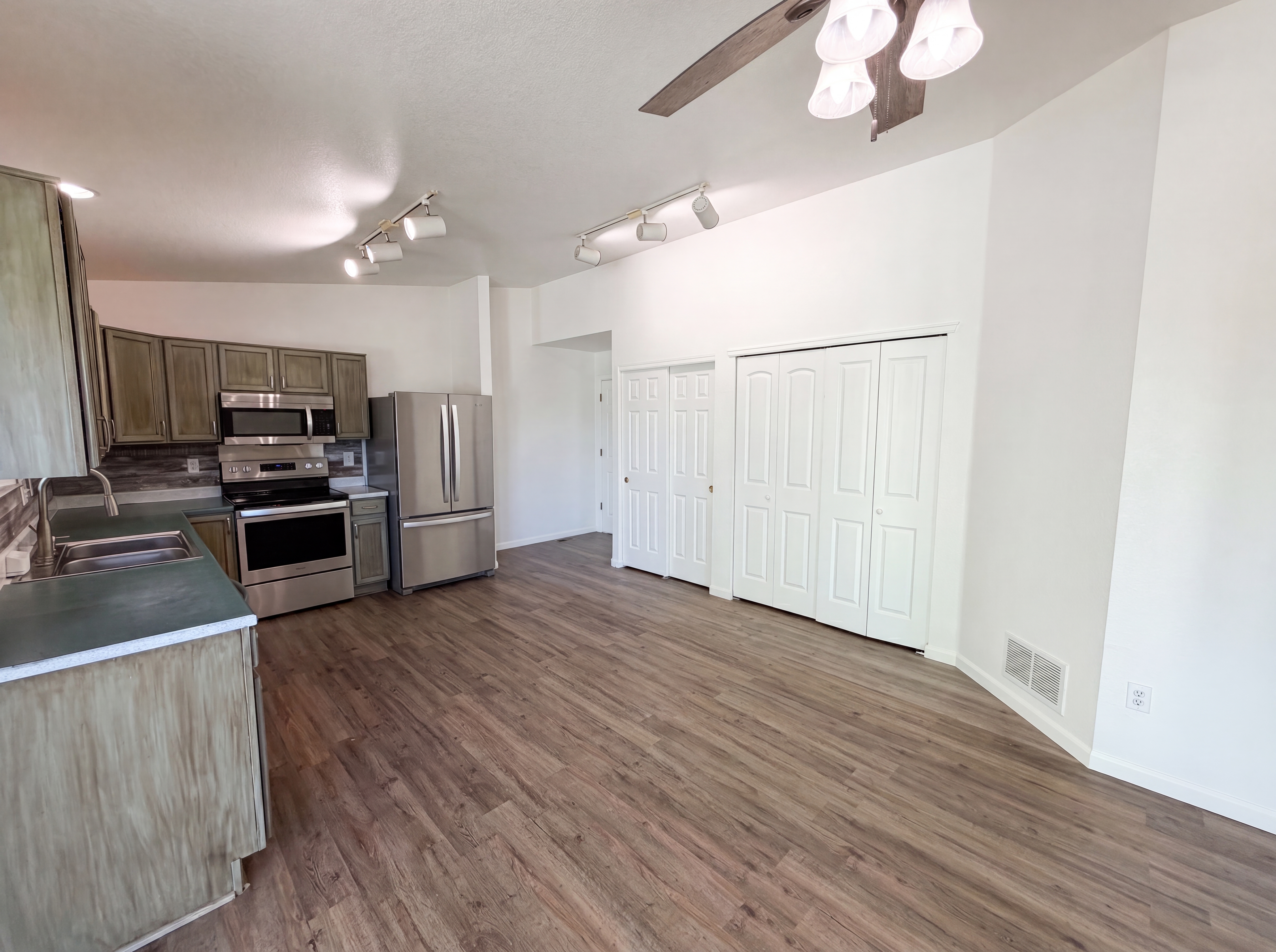 Photo 9 of 29 of 7190 Pine Hills Way, Littleton, CO