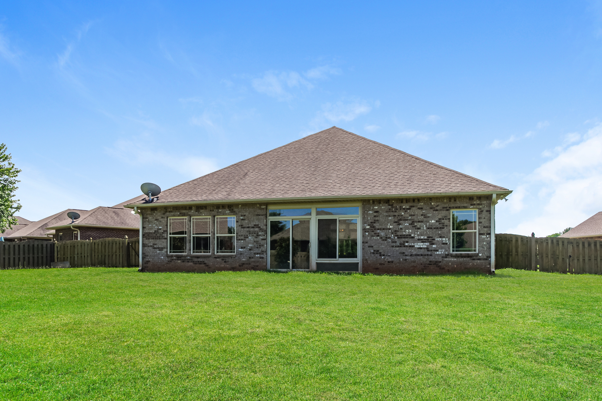 Photo 5 of 21 of 402 Mossyleaf Dr SW, Huntsville, AL