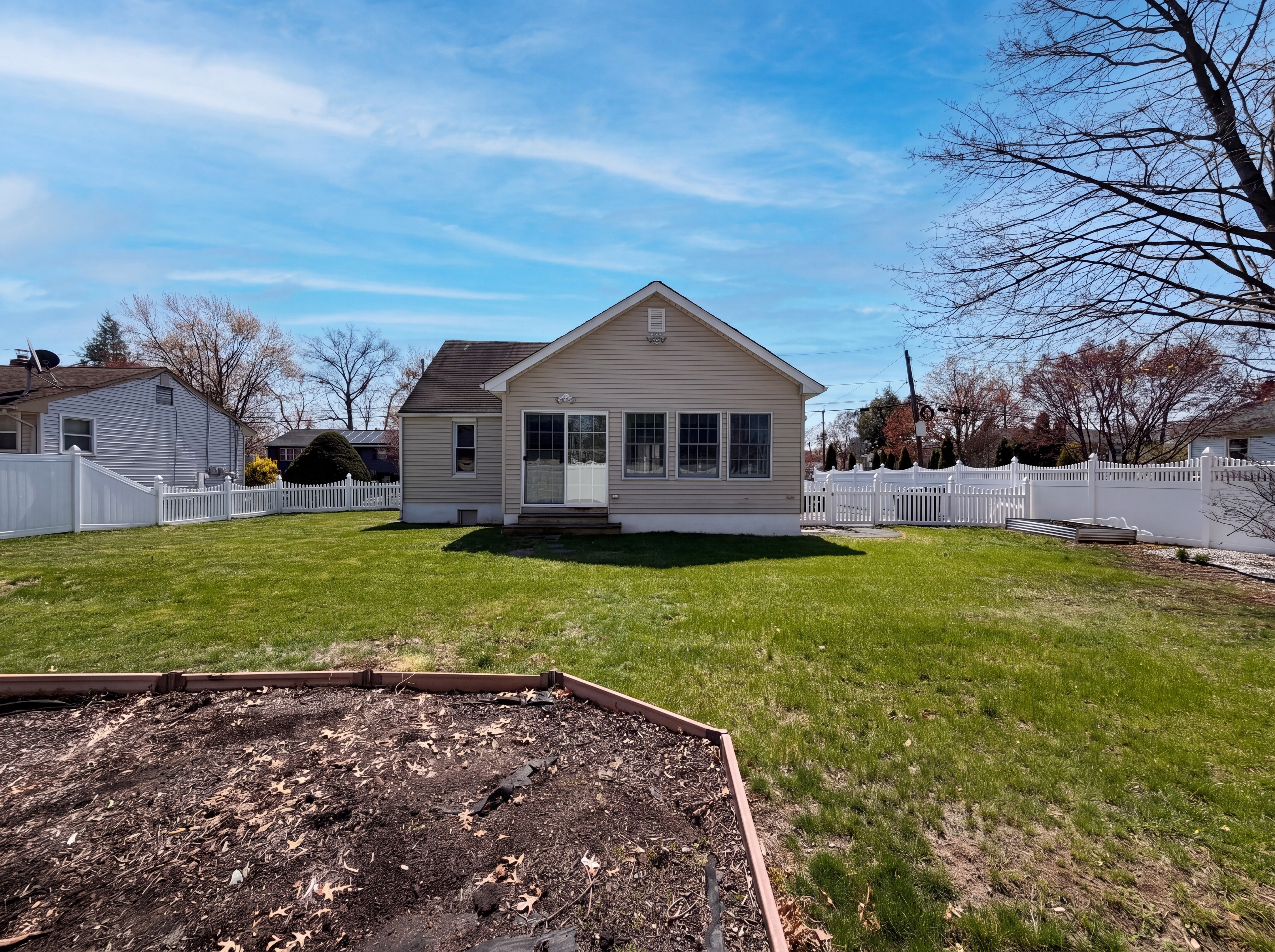 Photo 11 of 26 of 1760 Cedarwood Dr, Piscataway, NJ