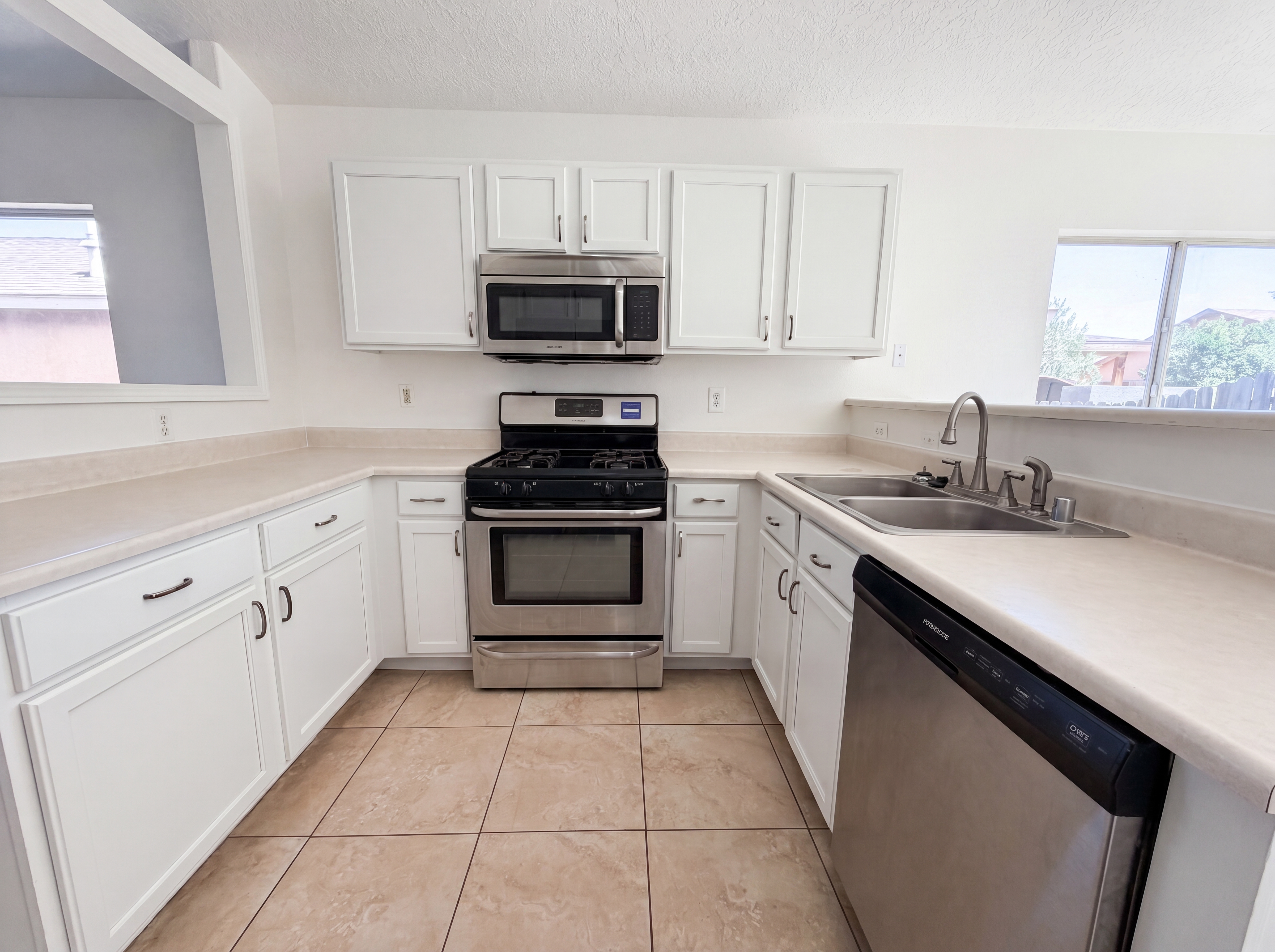 Photo 7 of 17 of 6948 Angela Dr NE, Rio Rancho, NM