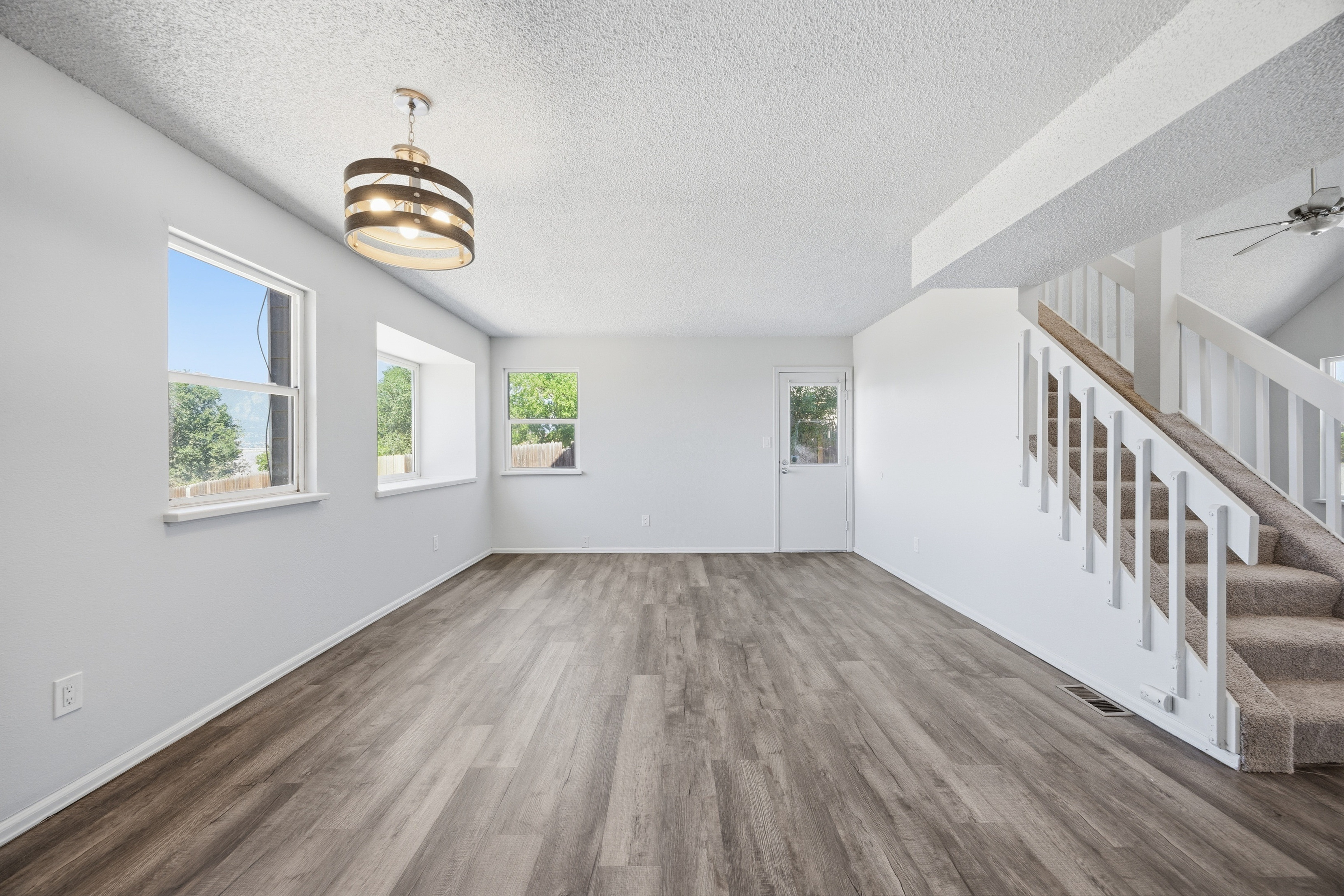 Photo 8 of 39 of 4571 Sunnyhill Dr, Colorado Springs, CO