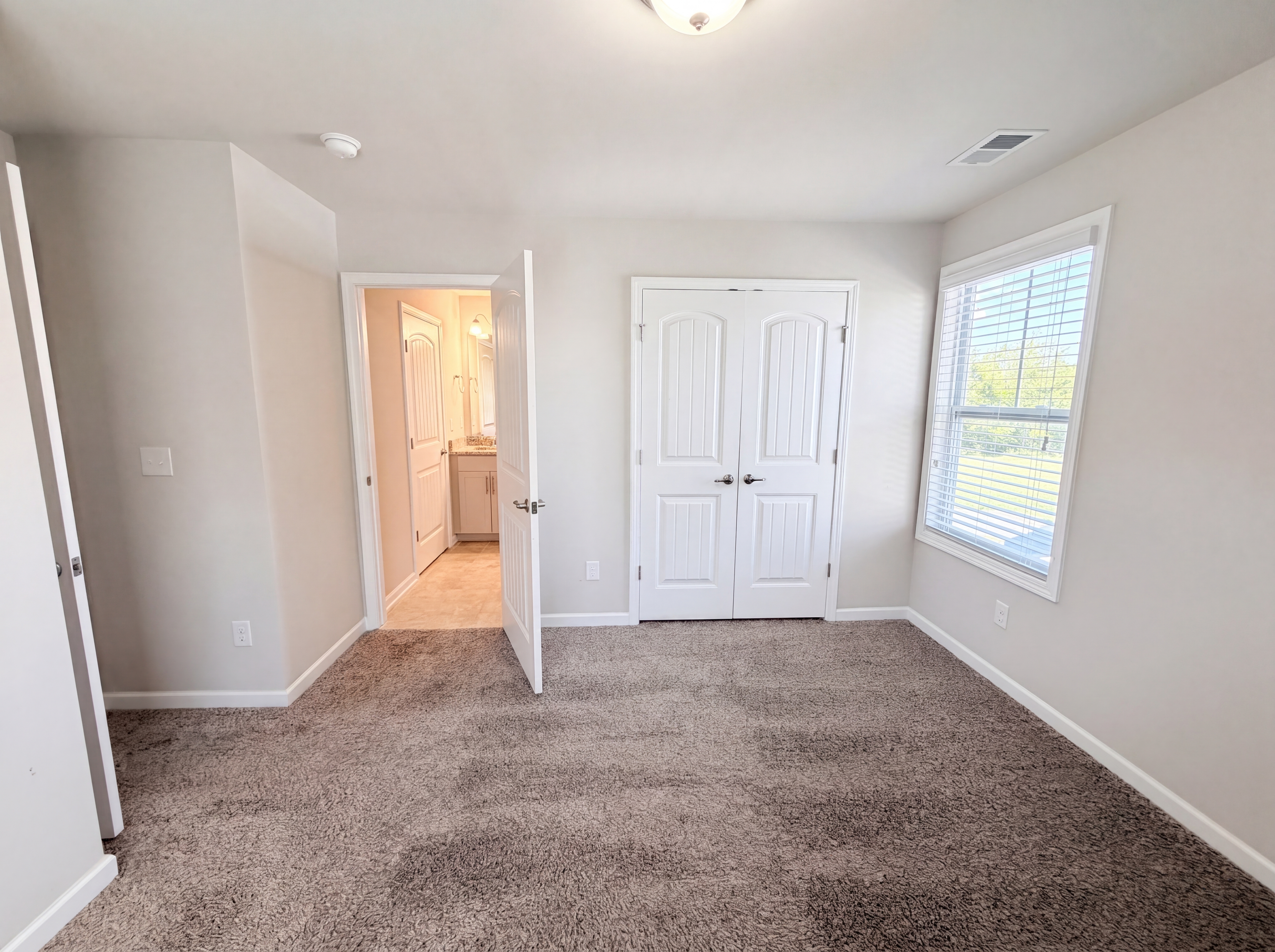 Photo 10 of 21 of 415 Prestige Ct, Pleasant View, TN