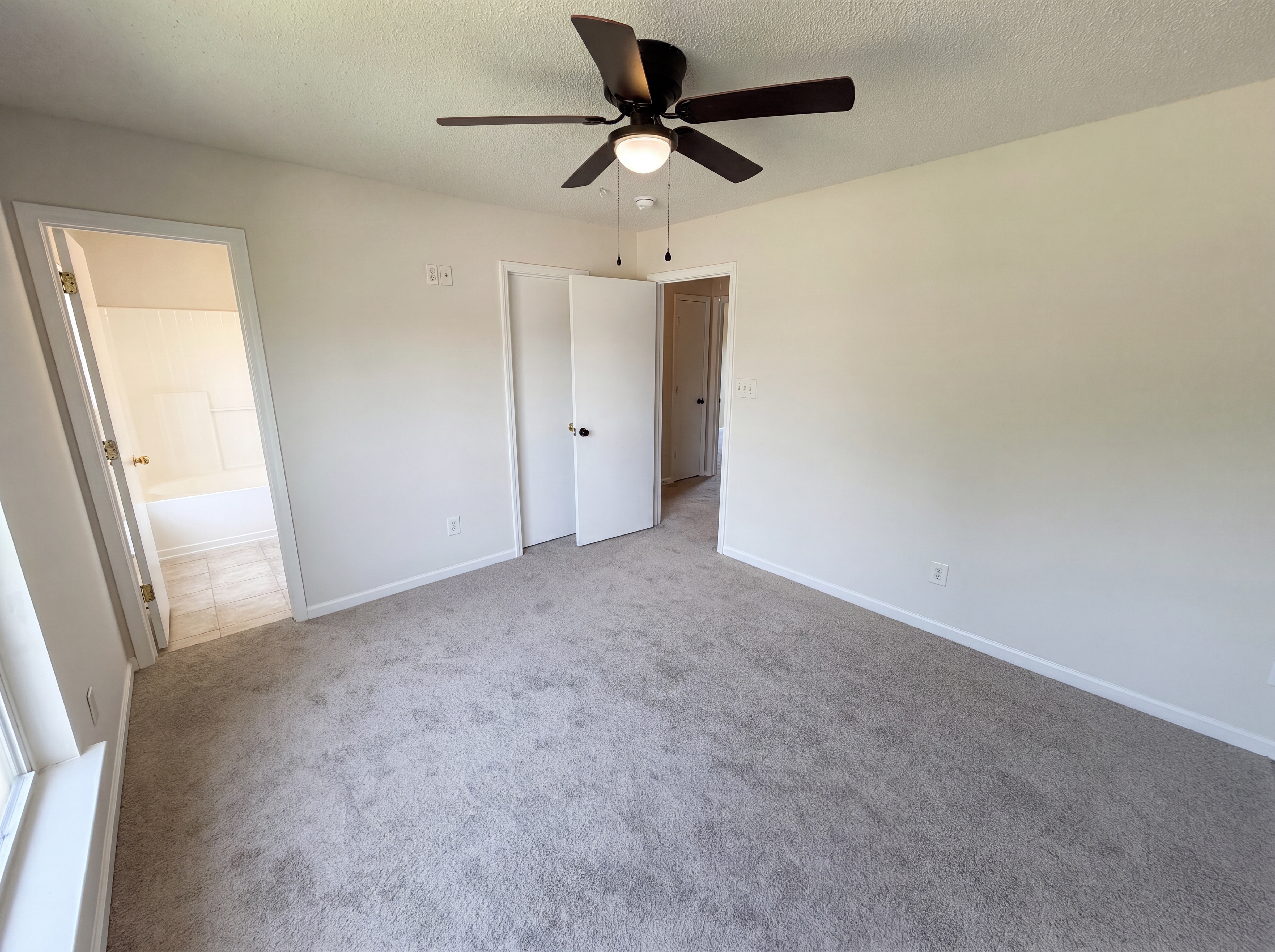 Photo 15 of 21 of 6121 Linda Vista Ln, Charlotte, NC