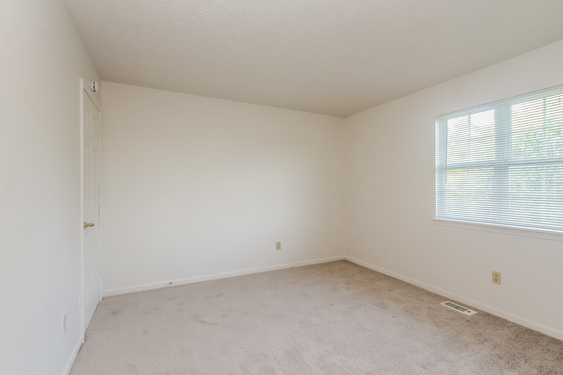 Photo 14 of 22 of 7641 Germander Ln, Indianapolis, IN