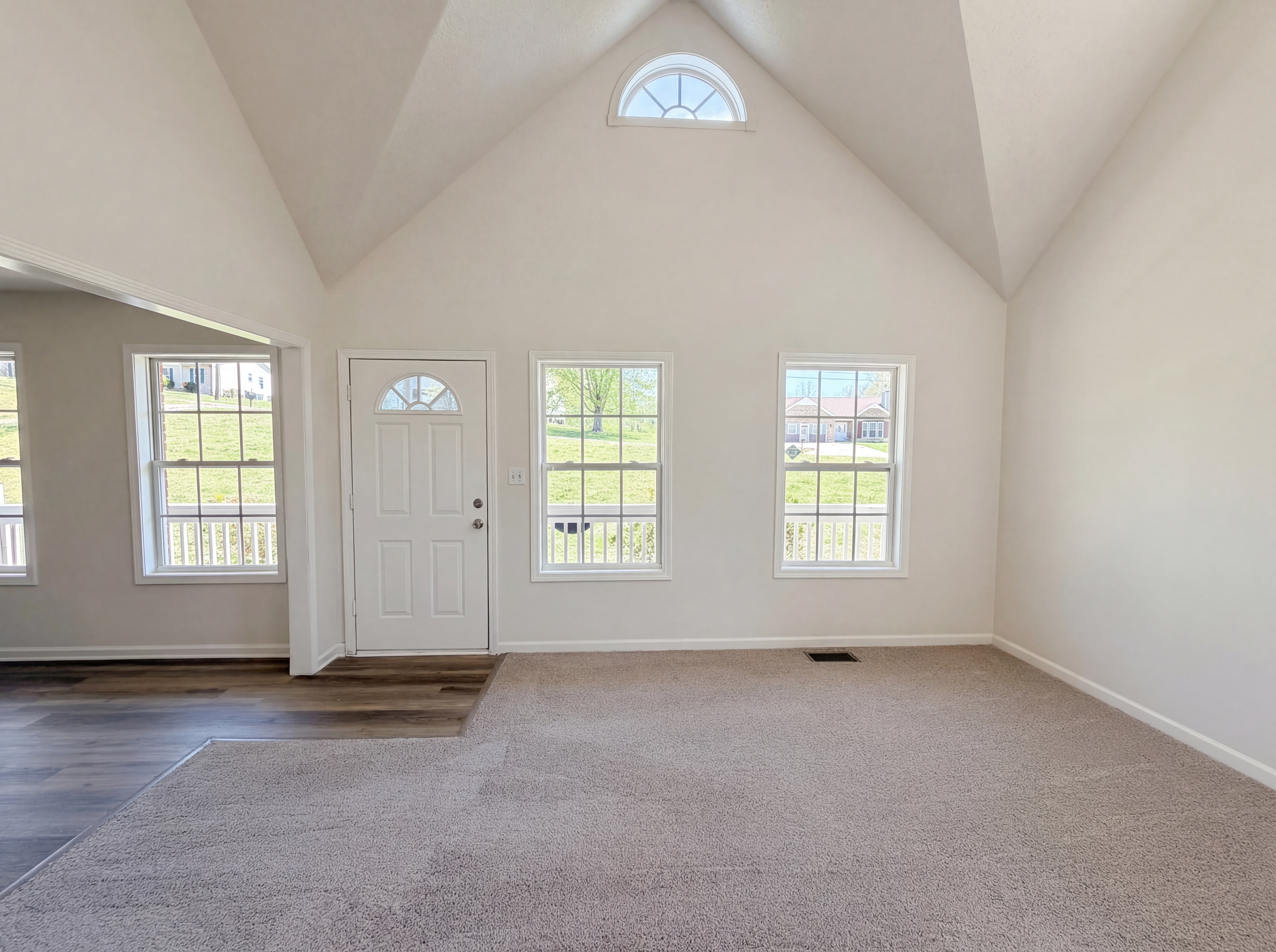 Photo 3 of 23 of 1666 Sparkleberry Dr, Clarksville, TN