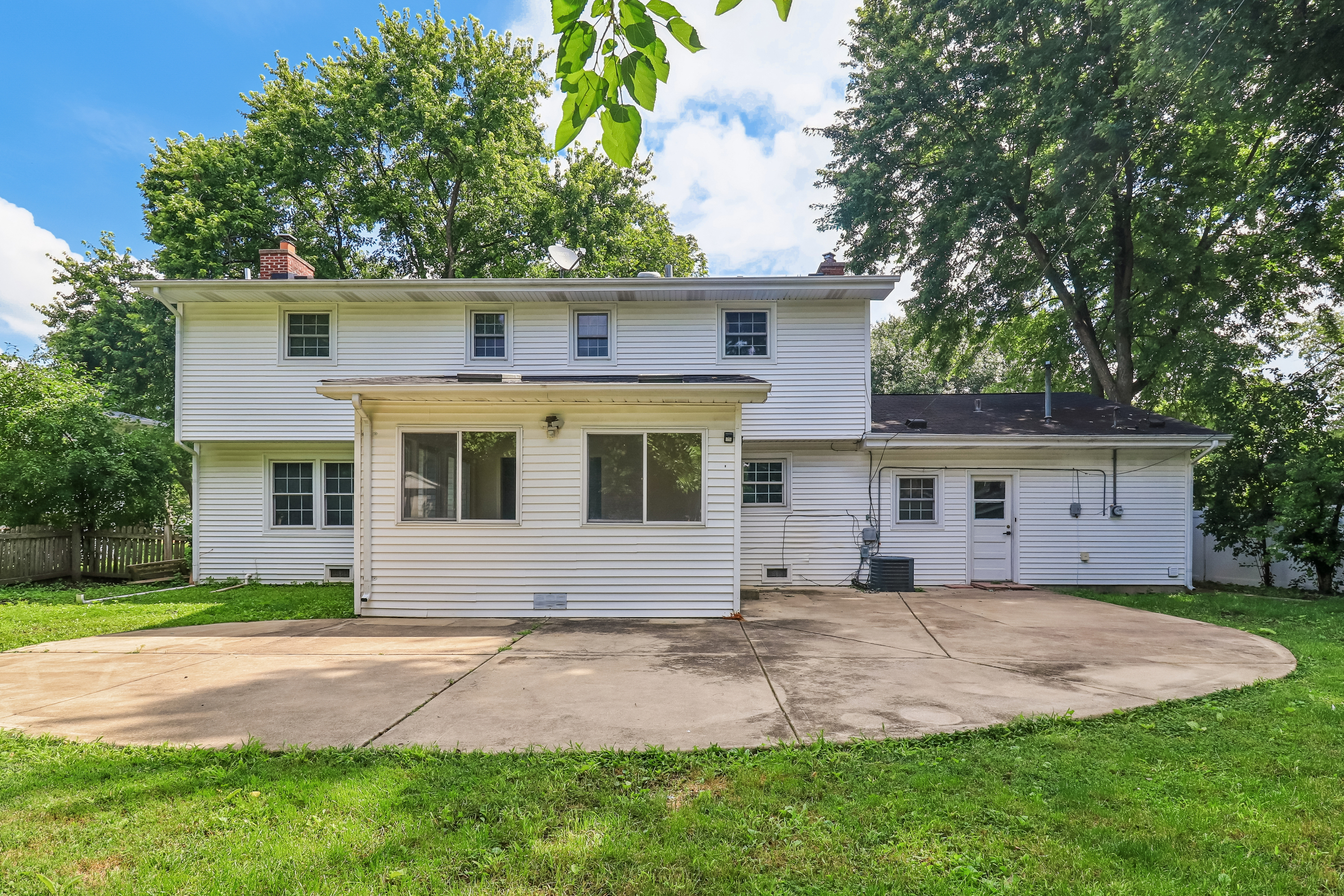 Photo 42 of 46 of 1053 Laurel Ln, Naperville, IL