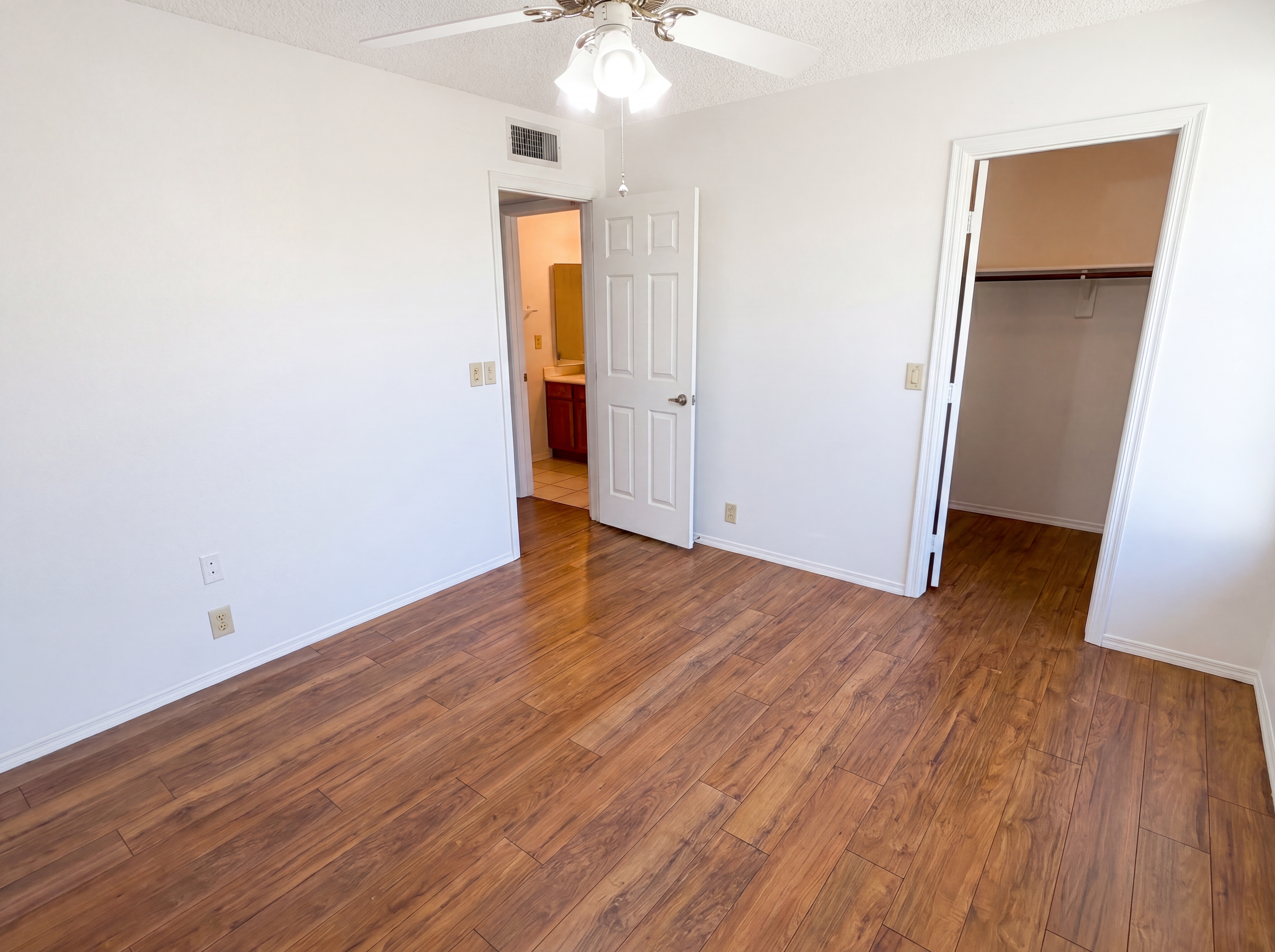 Photo 4 of 26 of 9207 W Kerry Ln, Peoria, AZ