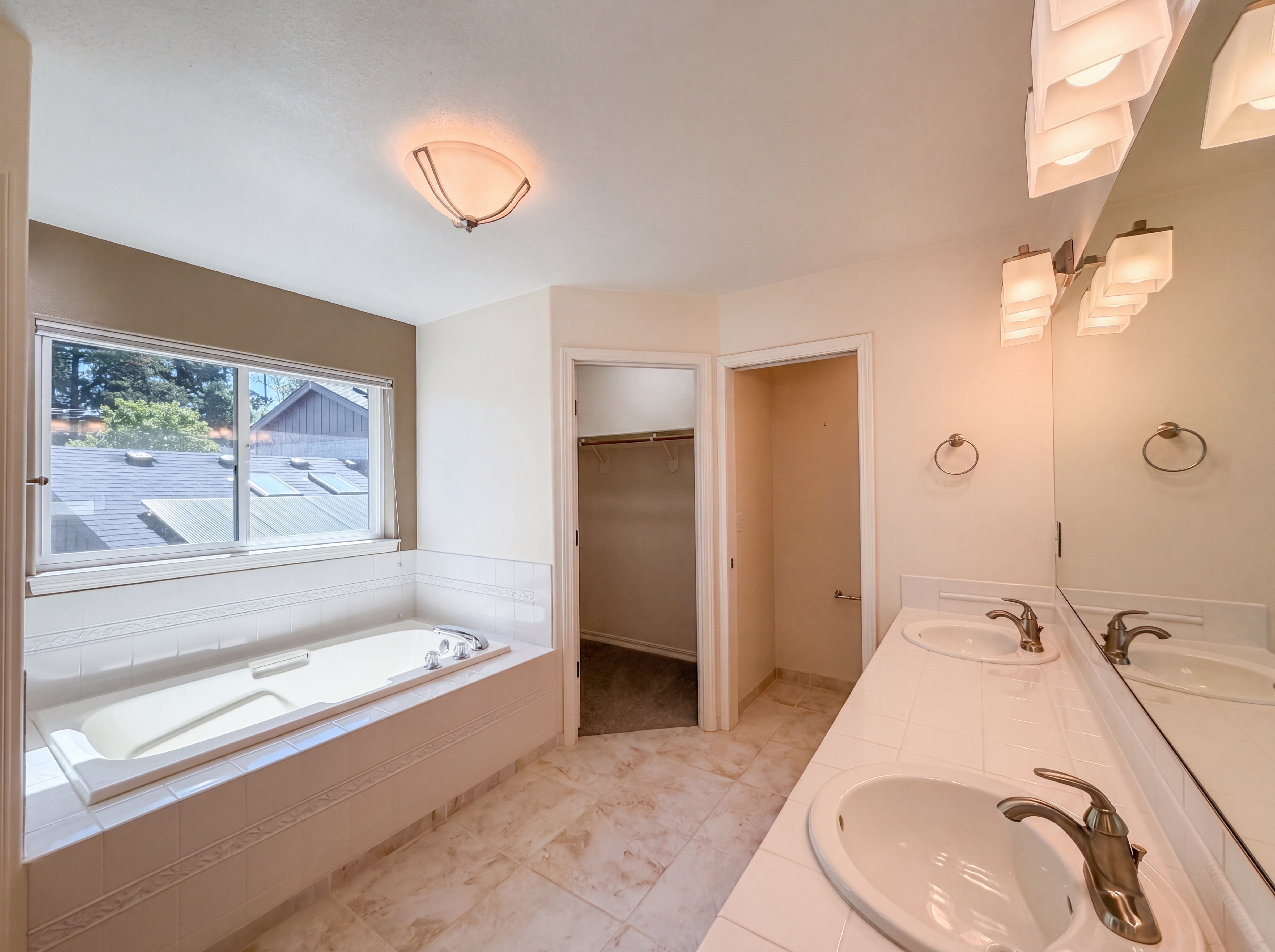 Photo 16 of 25 of 5880 SE Snowberry Ct, Hillsboro, OR
