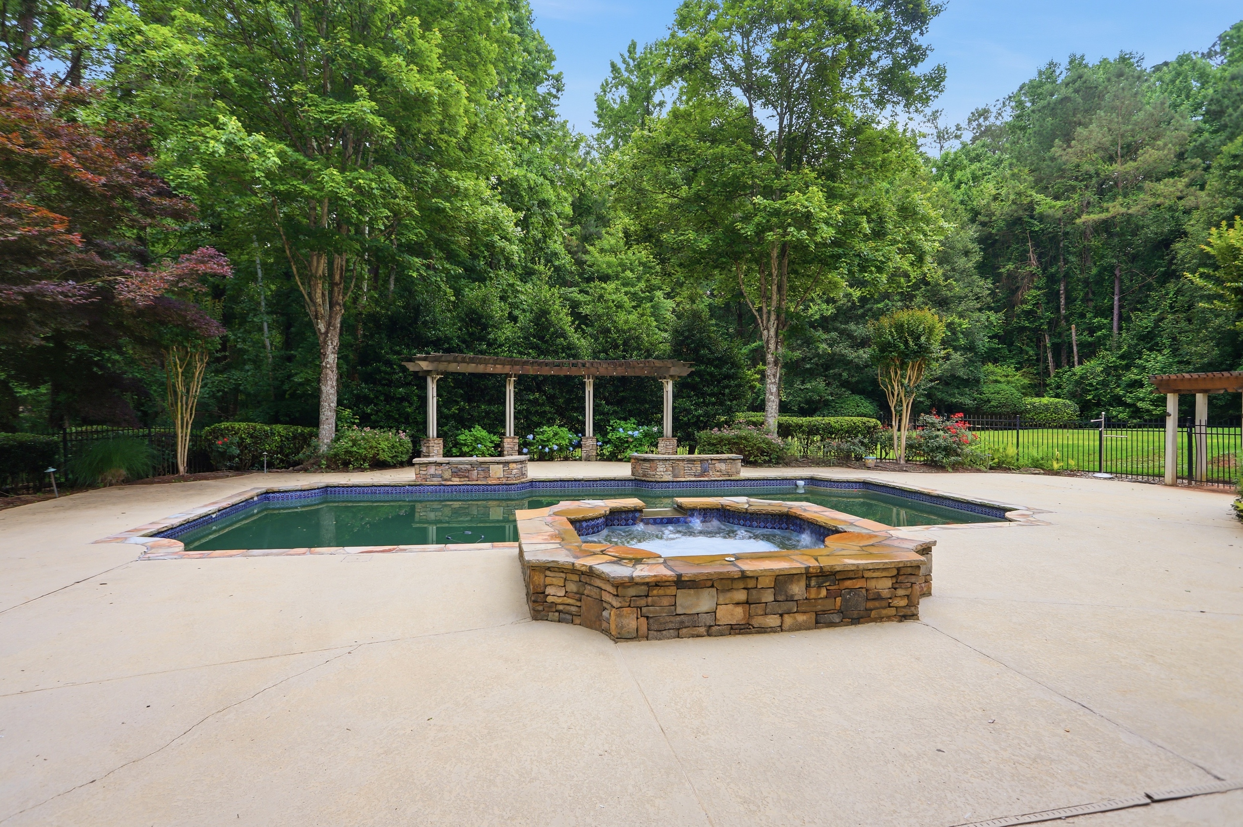 Photo 4 of 62 of 900 Treyburn Run, Alpharetta, GA