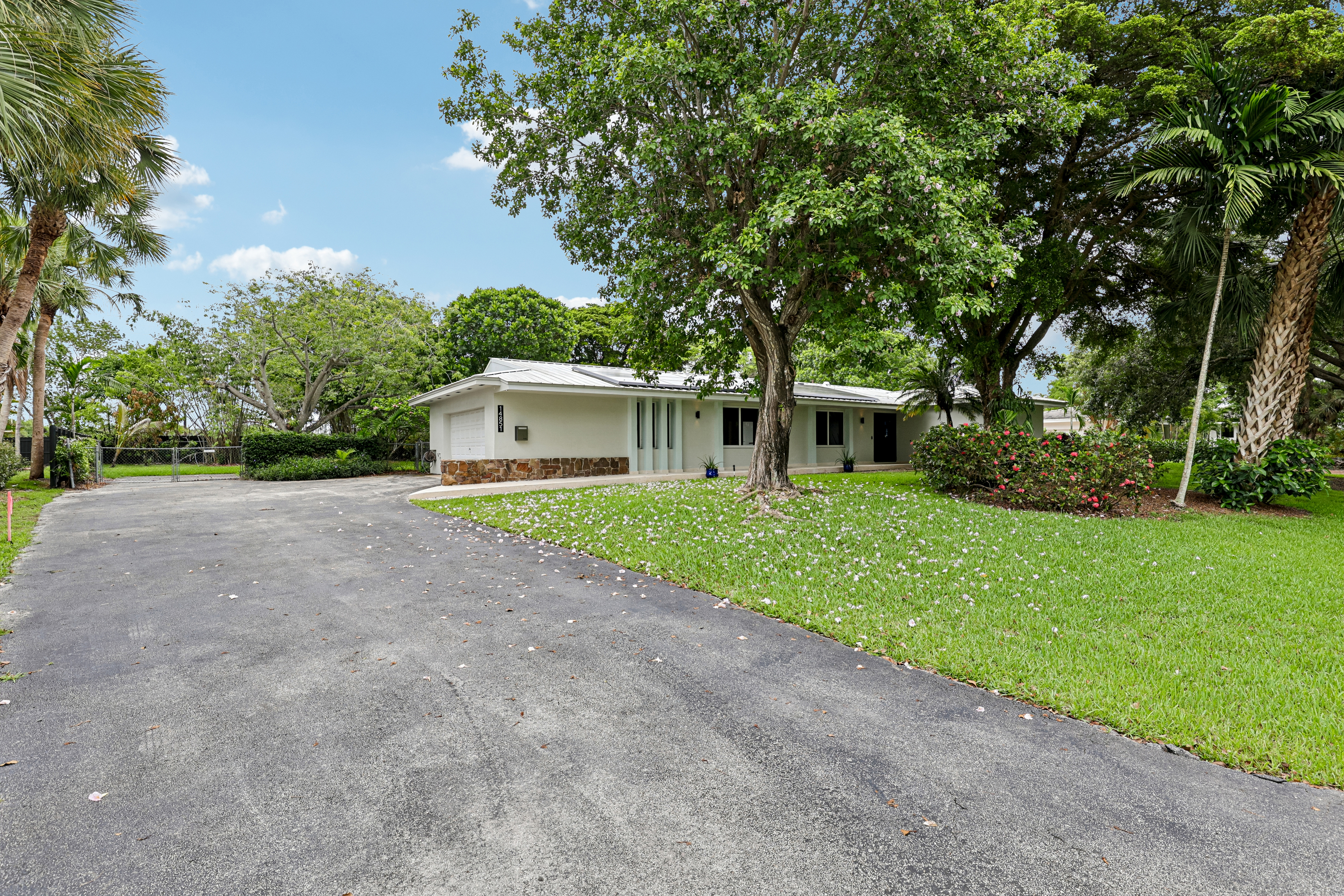 Photo 22 of 48 of 14851 SW 69th Ct, Palmetto Bay, FL