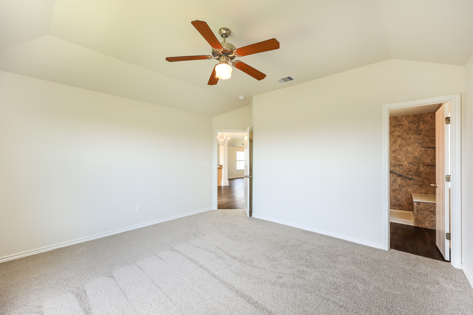 Photo 4 of 22 of 7508 Star Harbor Dr, Corpus Christi, TX