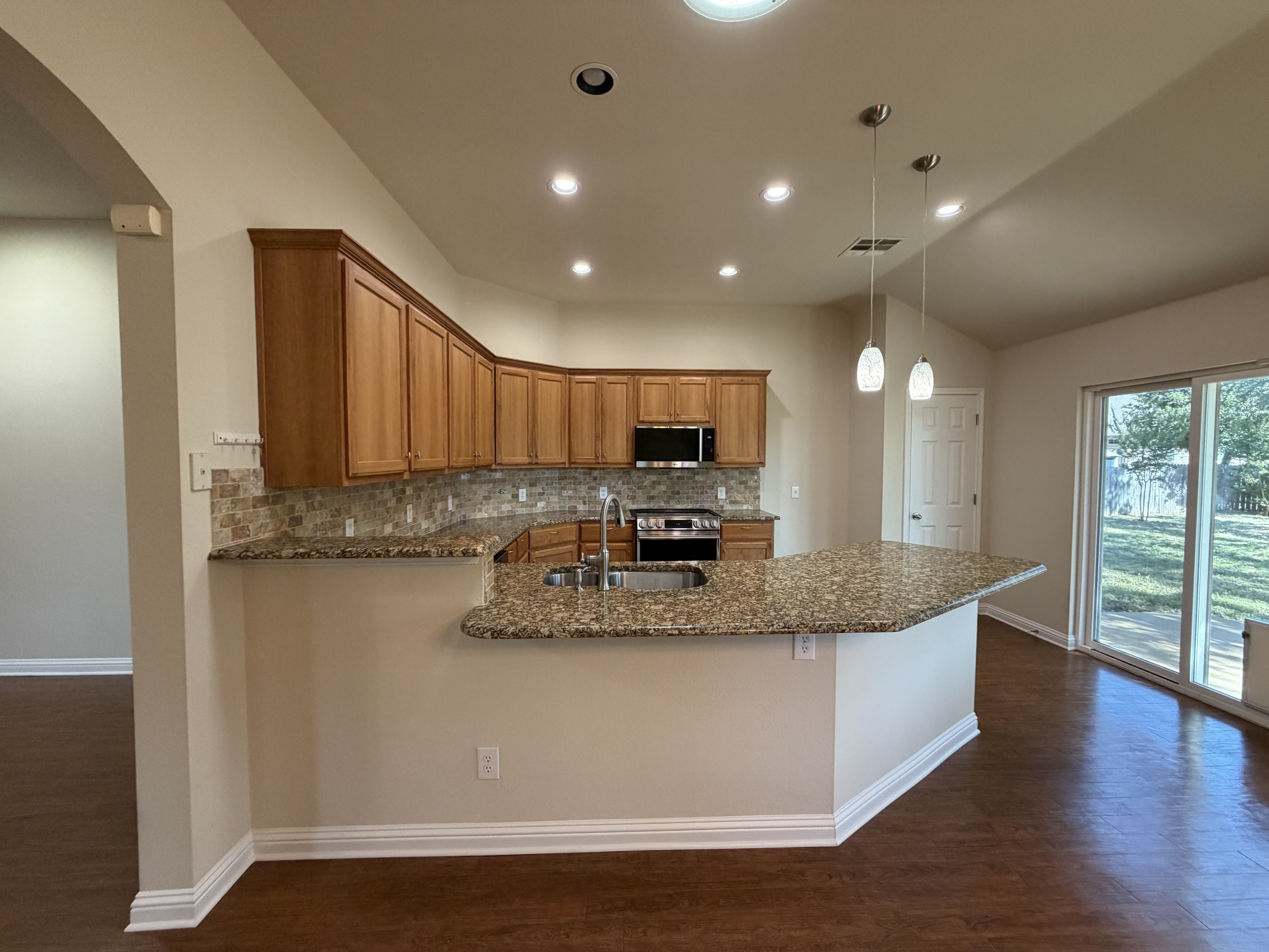 Photo 2 of 21 of 1315 Tumbling River Dr, Leander, TX