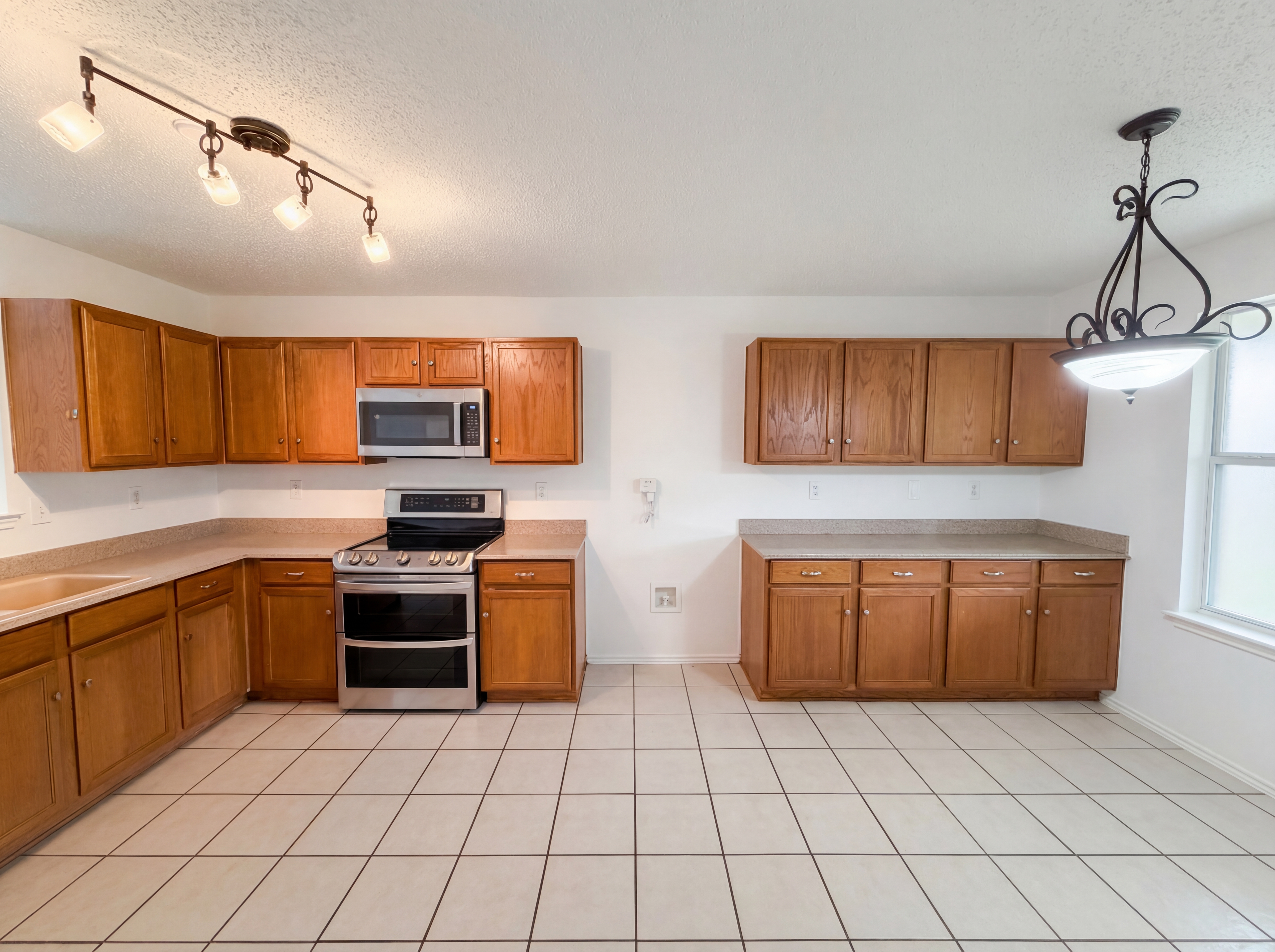 Photo 2 of 20 of 5145 Cliff Oaks Dr, Fort Worth, TX