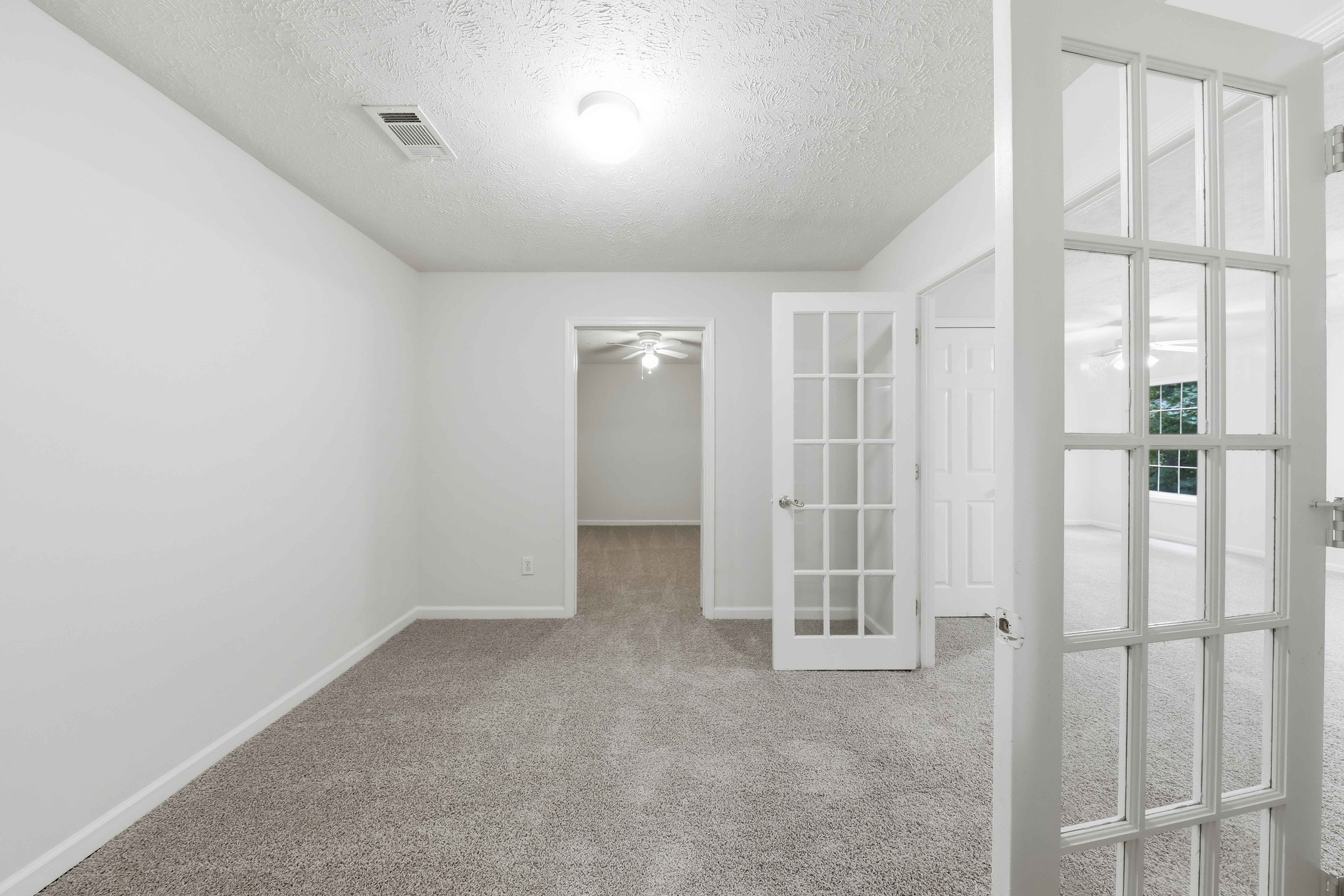 Photo 12 of 39 of 208 Foxdale Ct, Lagrange, GA