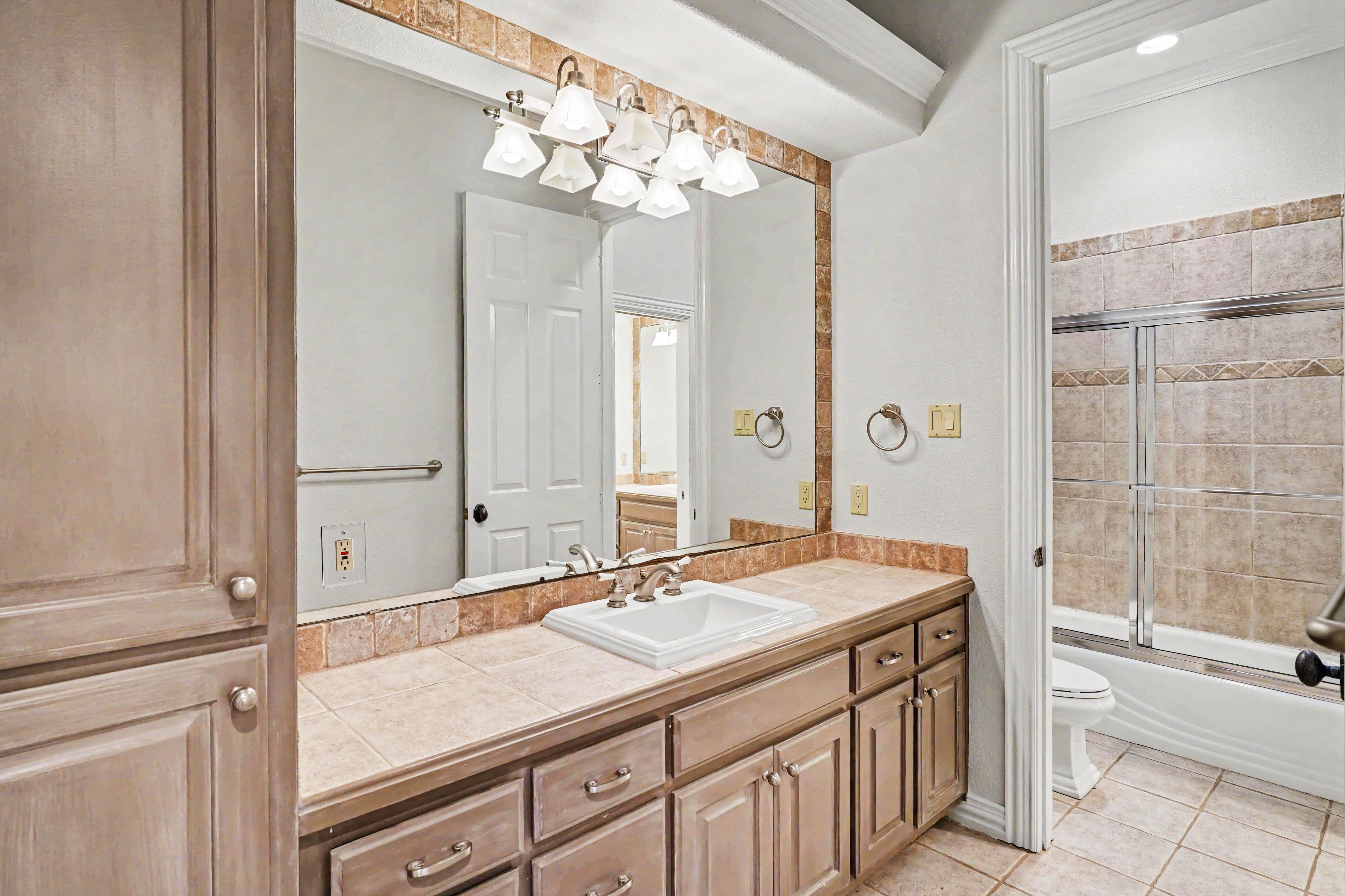 Photo 24 of 38 of 4201 Bluff View Dr, Granbury, TX