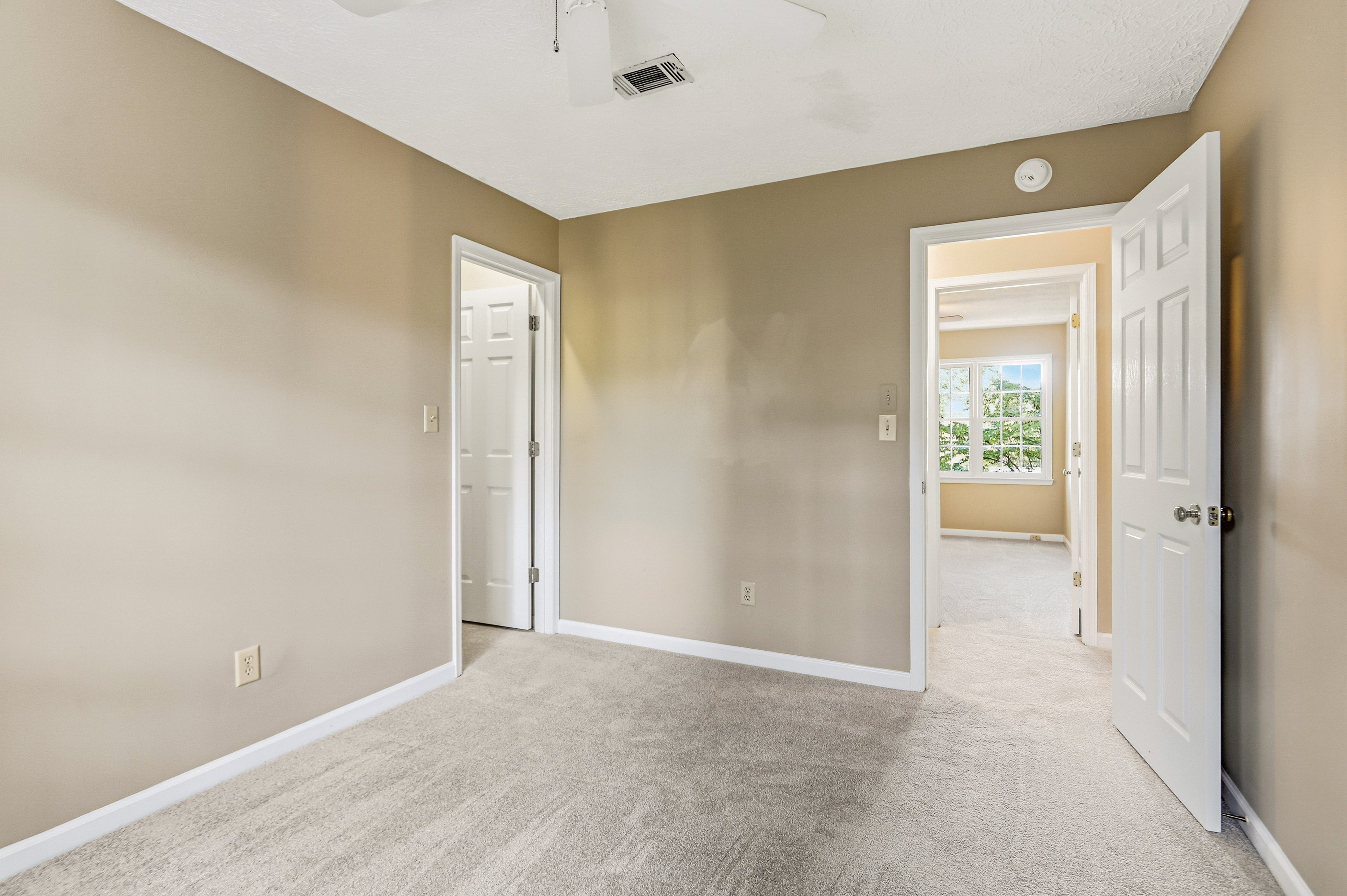 Photo 21 of 56 of 2696 S Arbor Dr, Marietta, GA