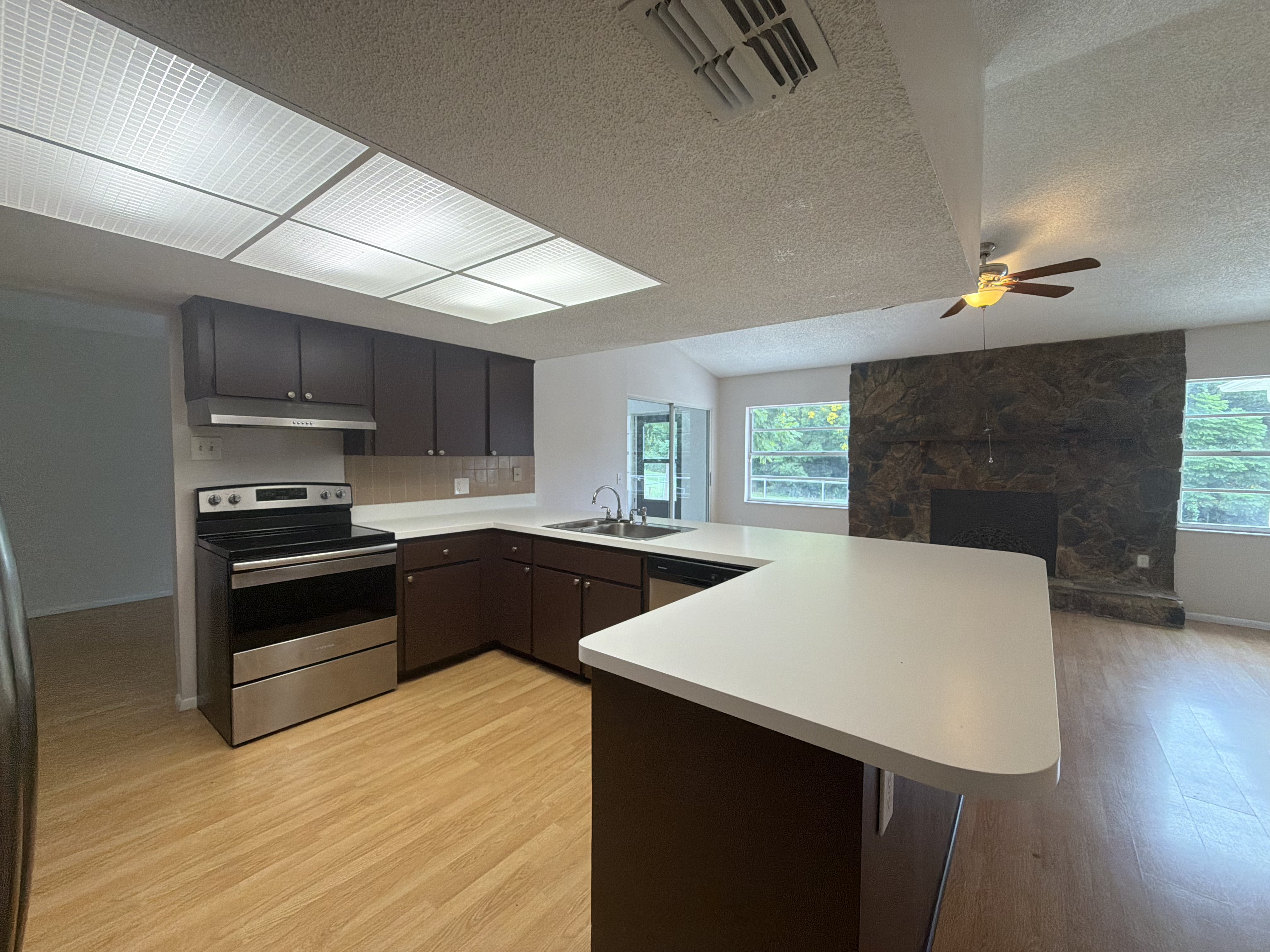 Photo 8 of 32 of 12054 Joe Herrmann Dr, San Antonio, FL