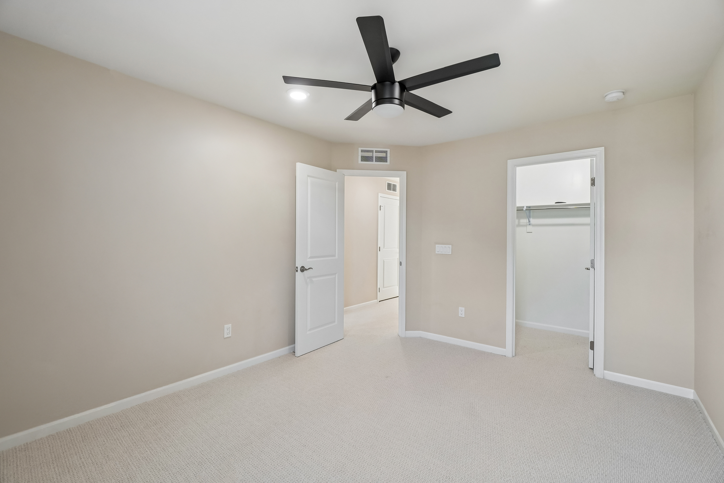 Photo 31 of 61 of 20942 Torbay Dr, Northville, MI