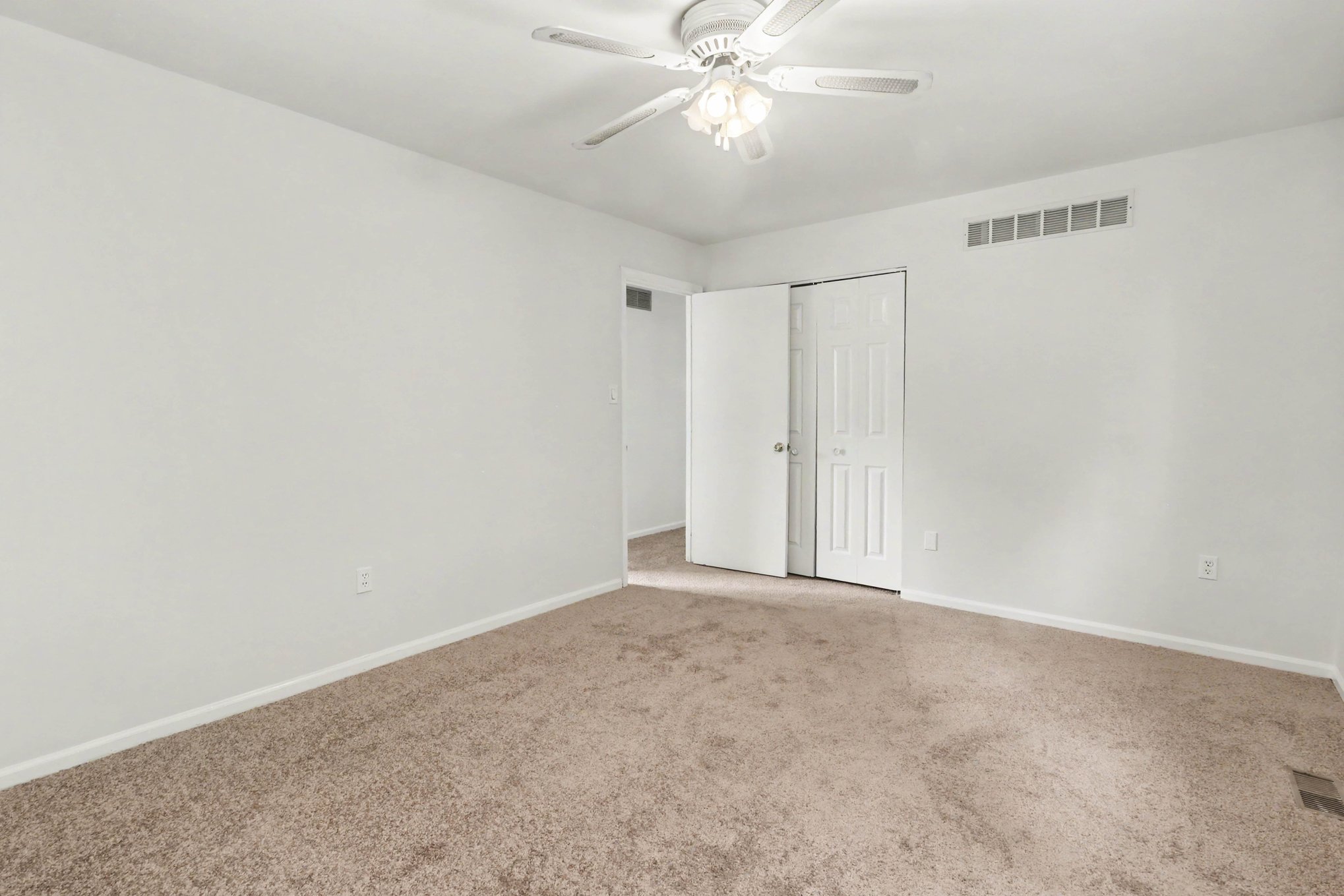 Photo 33 of 54 of 737 Fox Chase Cir, Bear, DE