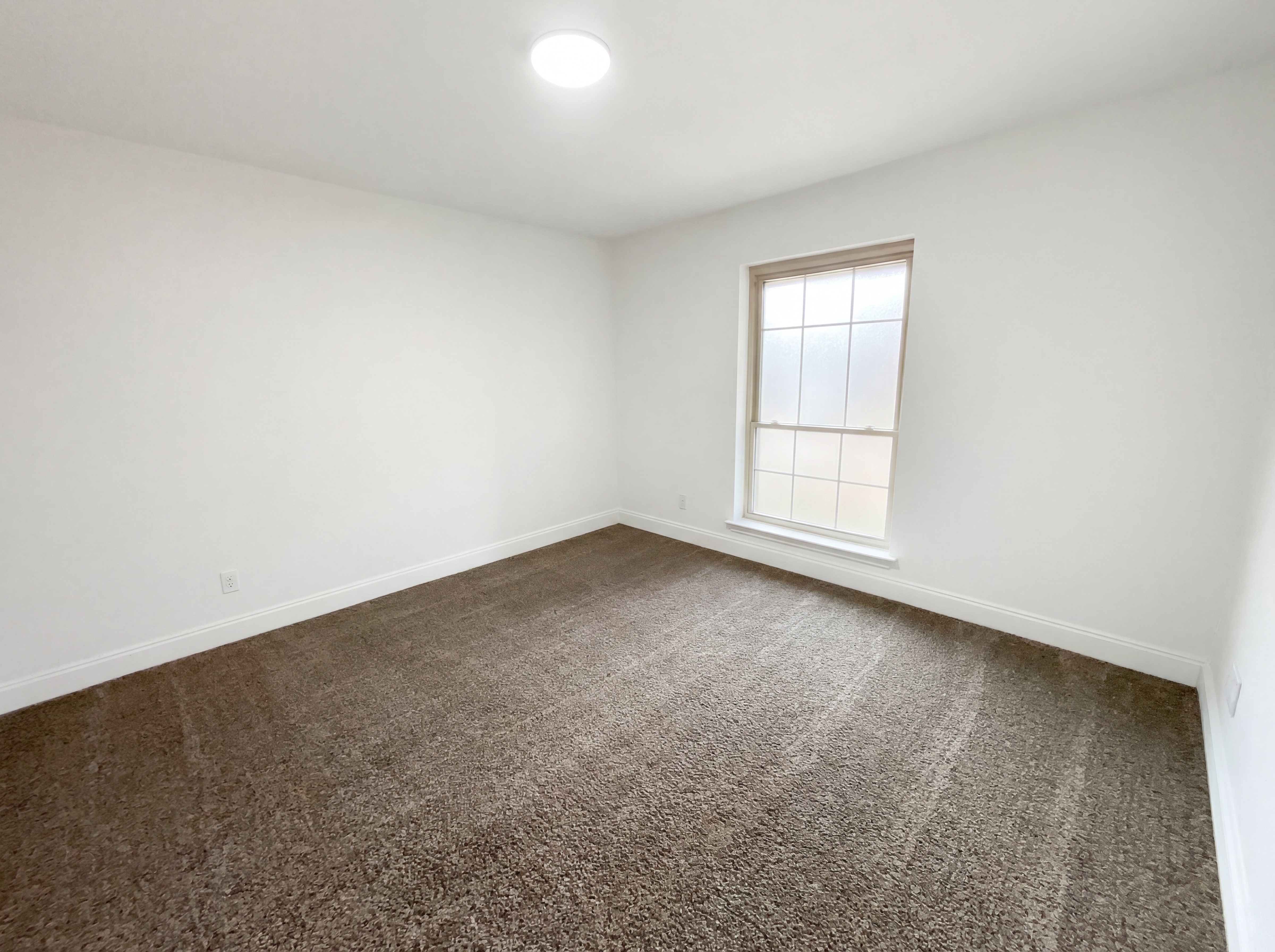 Photo 12 of 19 of 401 Kenshire Dr, Benbrook, TX