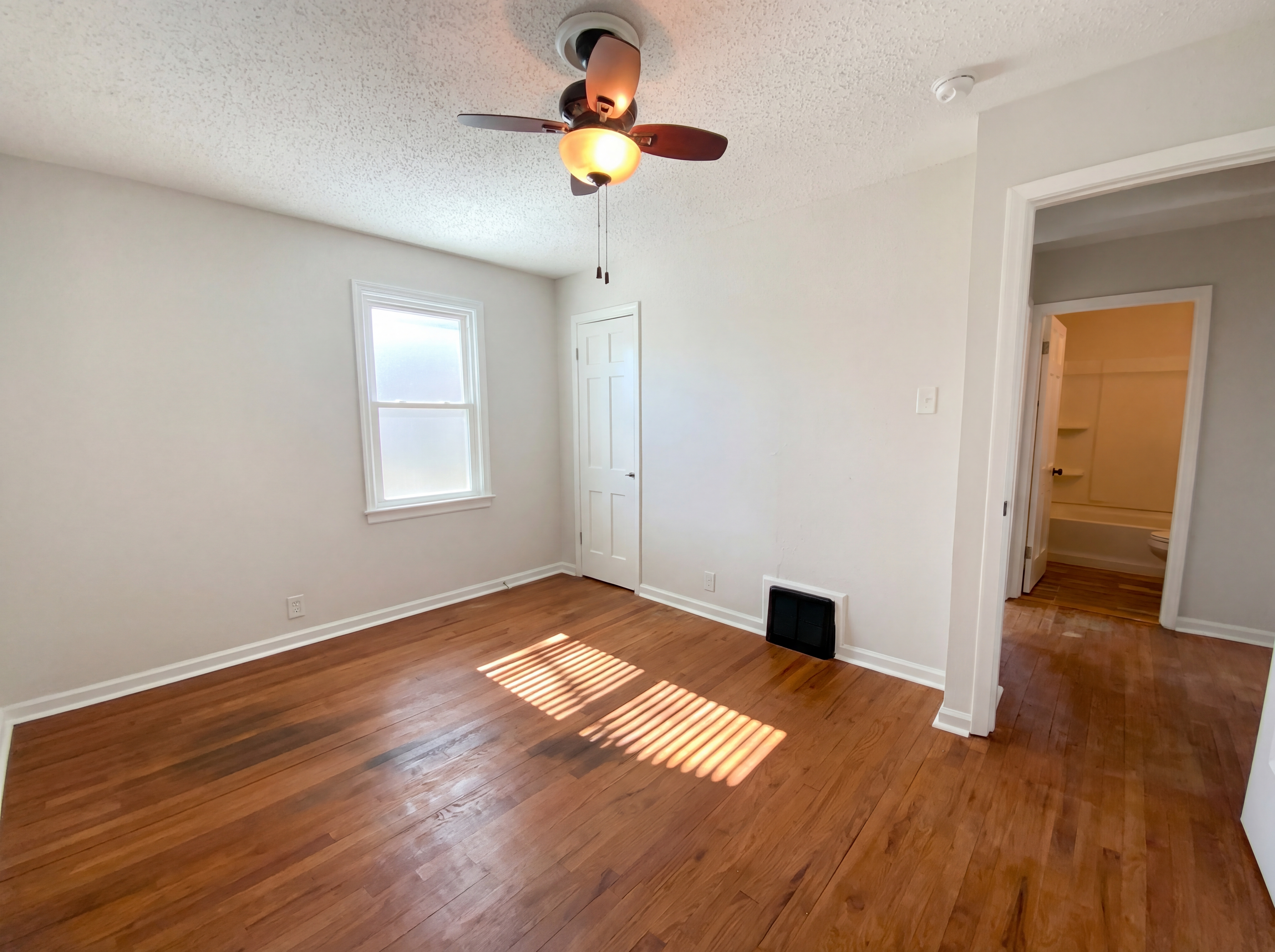 Photo 4 of 17 of 6736 Wise Ave, Saint Louis, MO