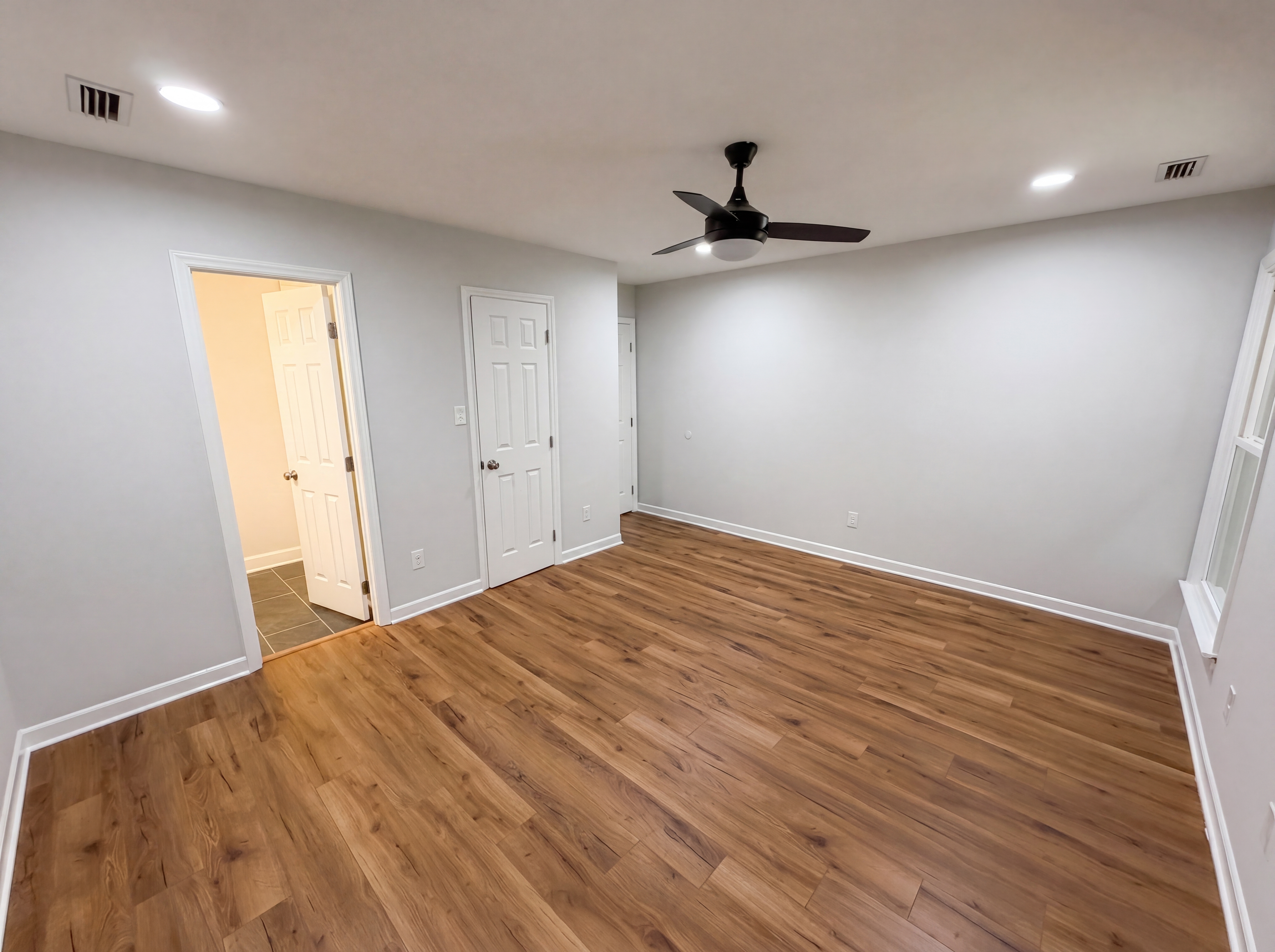 Photo 12 of 24 of 4554 Strangford Ave, Charlotte, NC