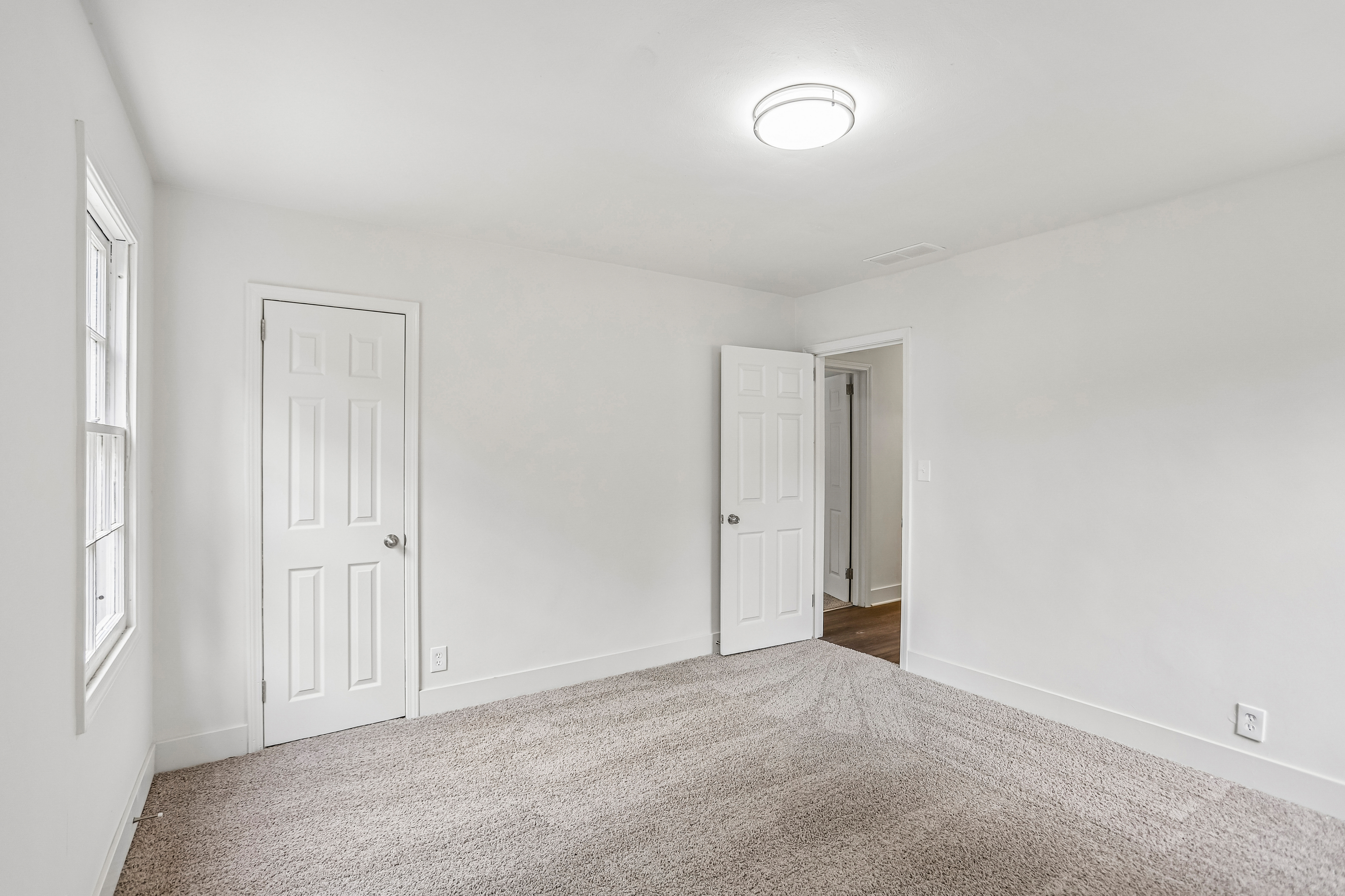 Photo 31 of 53 of 1330 Lynford Dr SW, Atlanta, GA