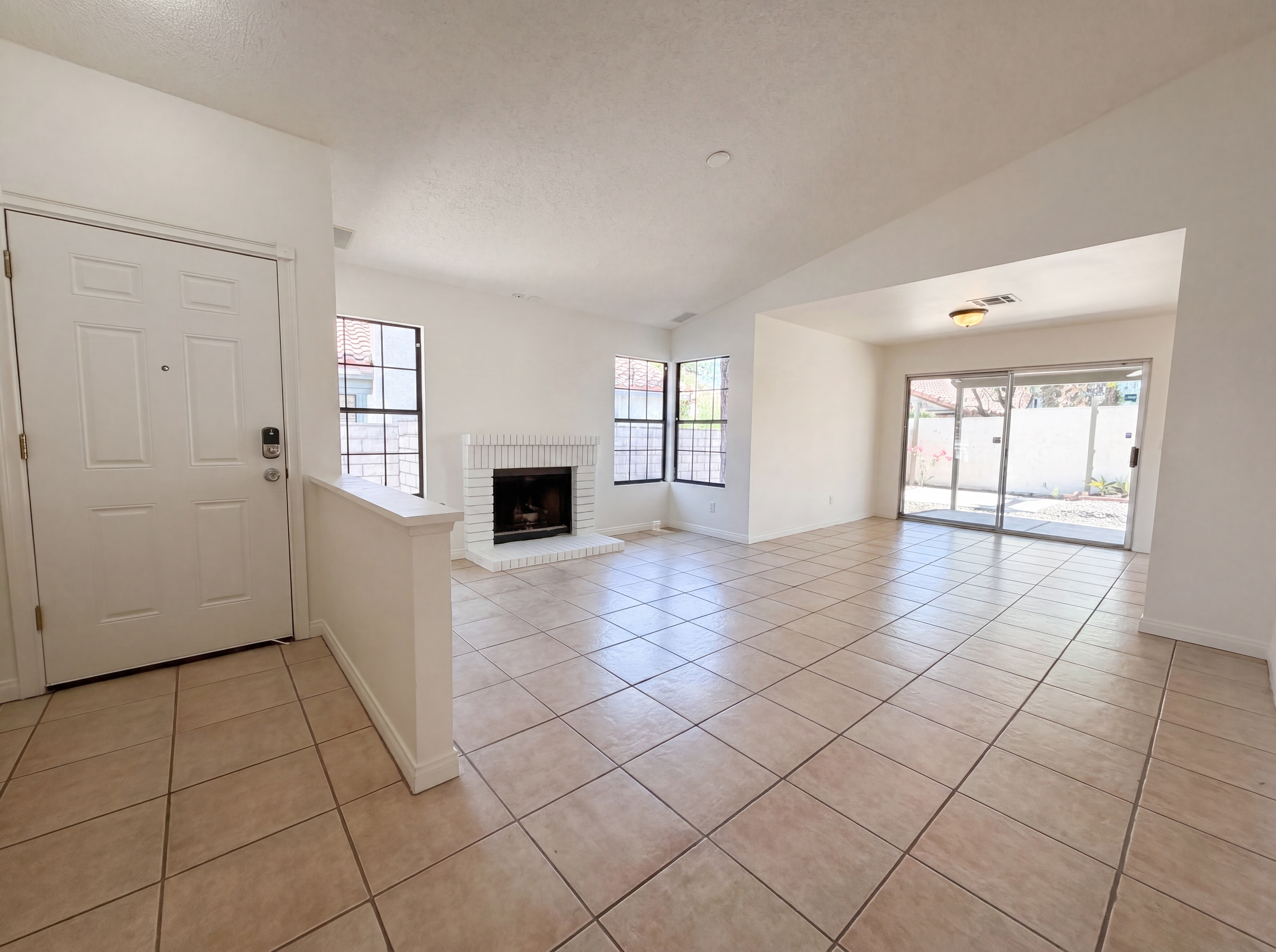 Photo 11 of 21 of 699 Thousand Oaks Dr, Las Vegas, NV
