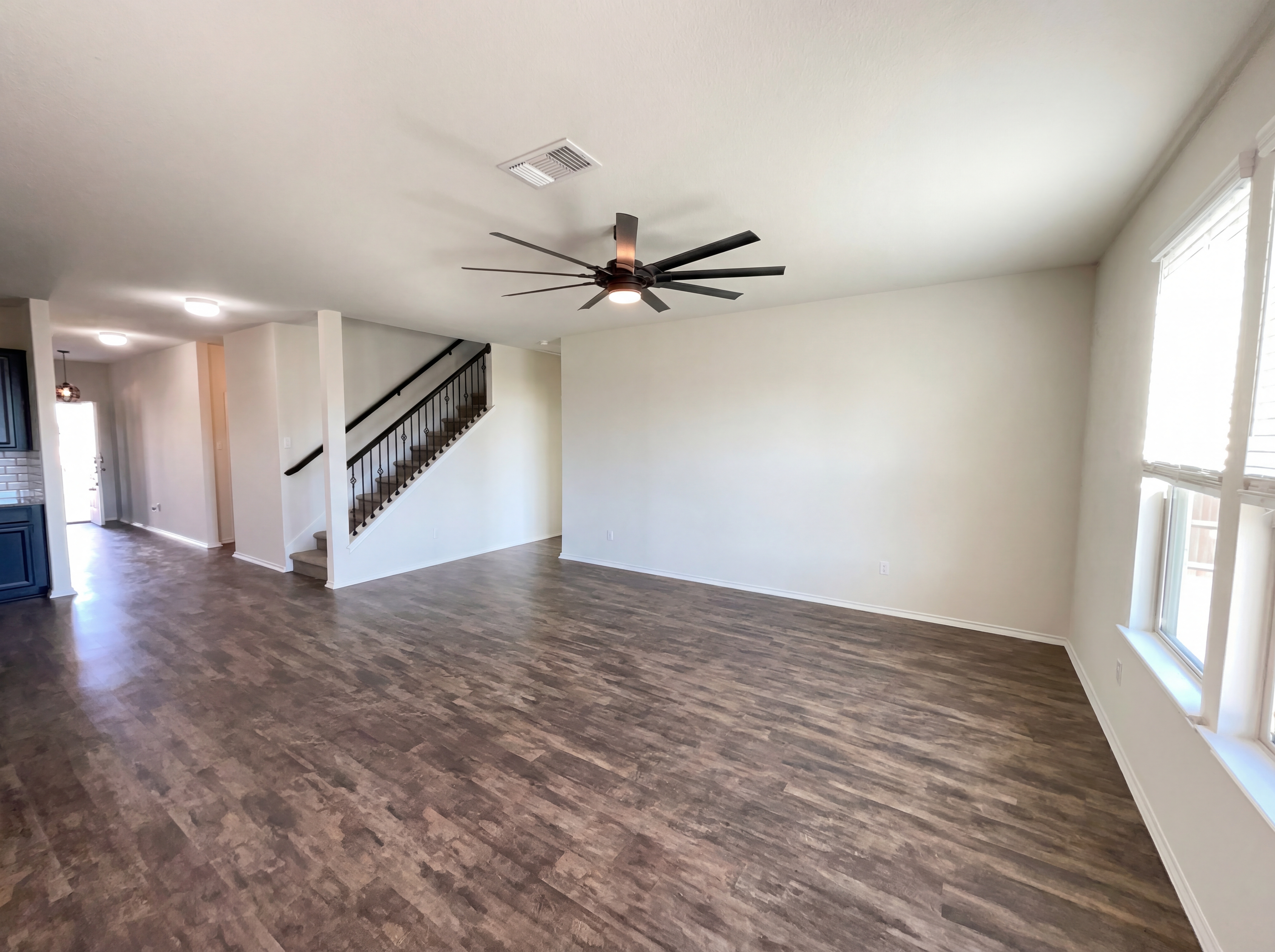 Photo 3 of 22 of 709 Hummingbird Ln, Leander, TX