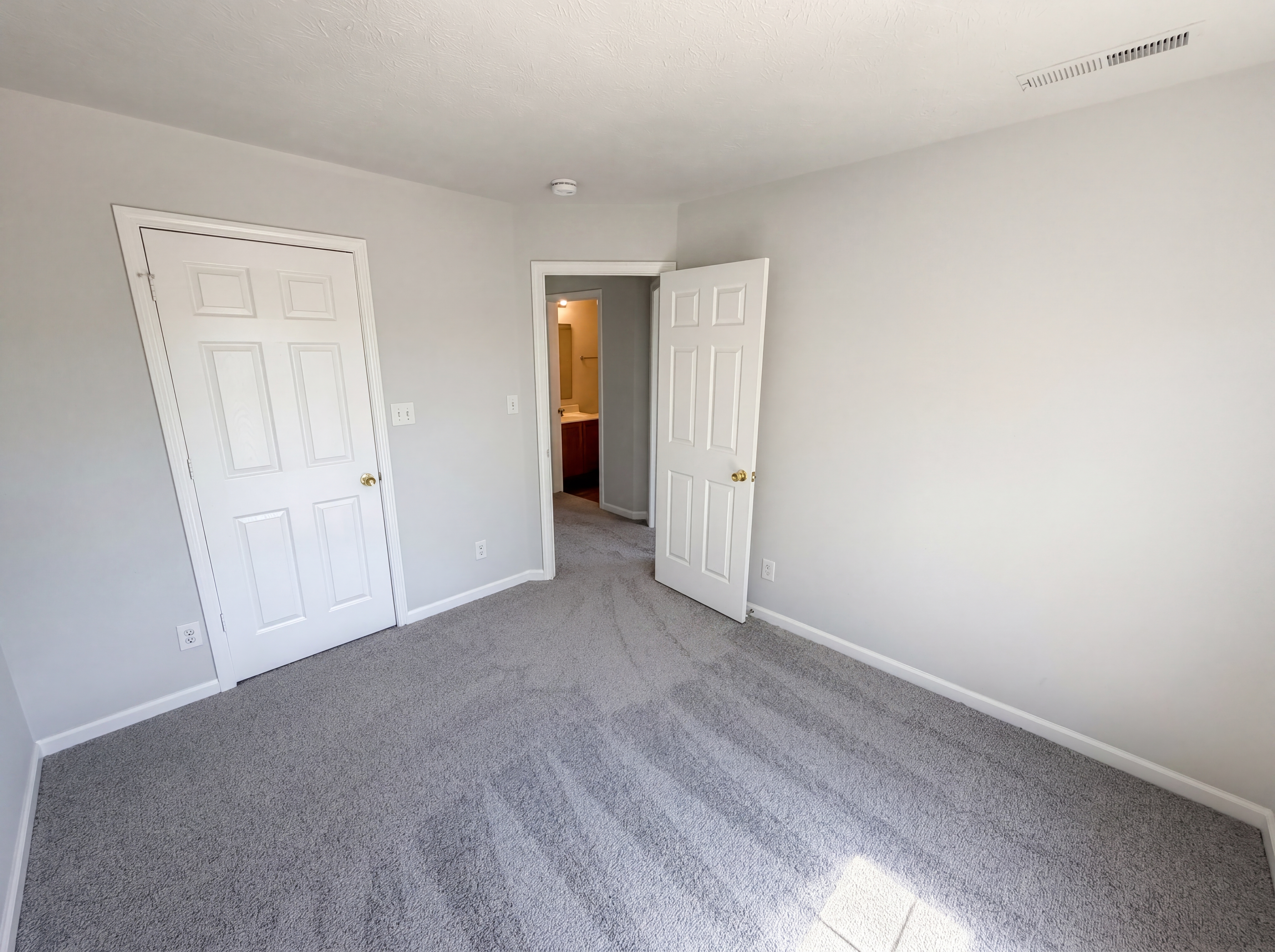 Photo 12 of 22 of 4322 Rhapsody Ln, Indianapolis, IN