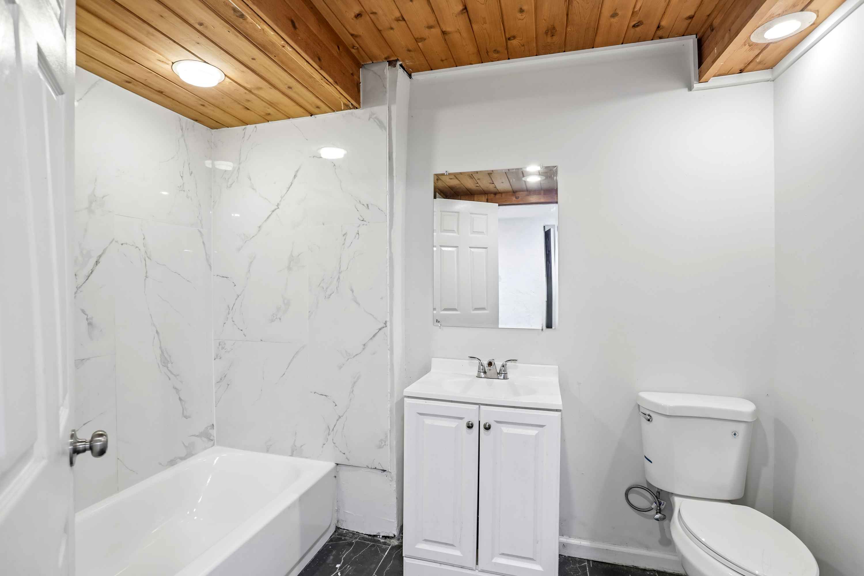 Photo 23 of 31 of 951 Haverstraw Rd, Suffern, NY